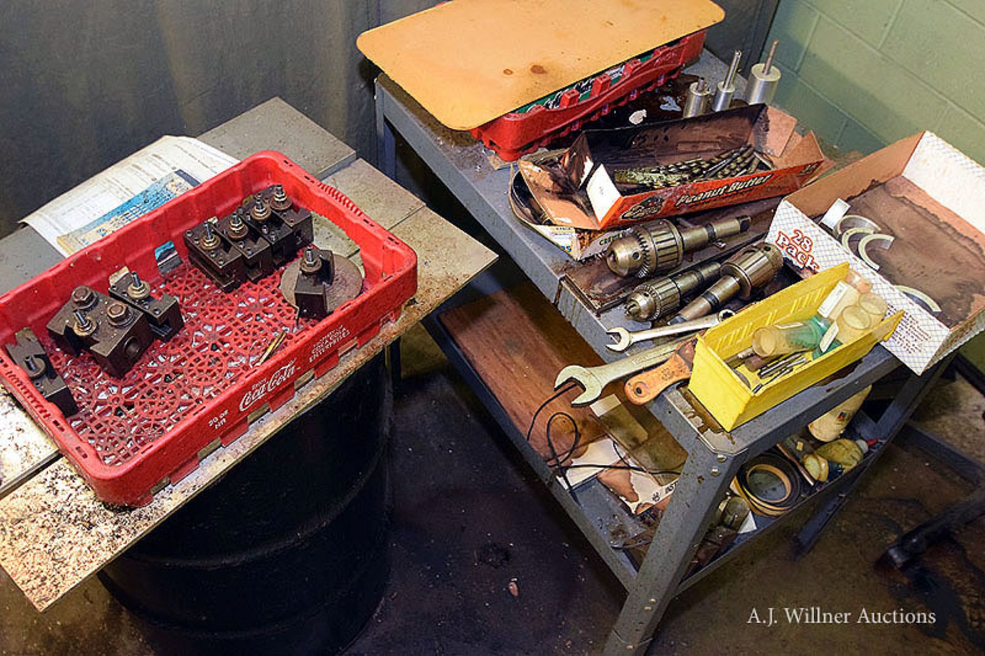 Milling Bits, Boring Bits & Lathe Accessories On 2 Shelving Units & 2 Work Benches - Image 2 of 3