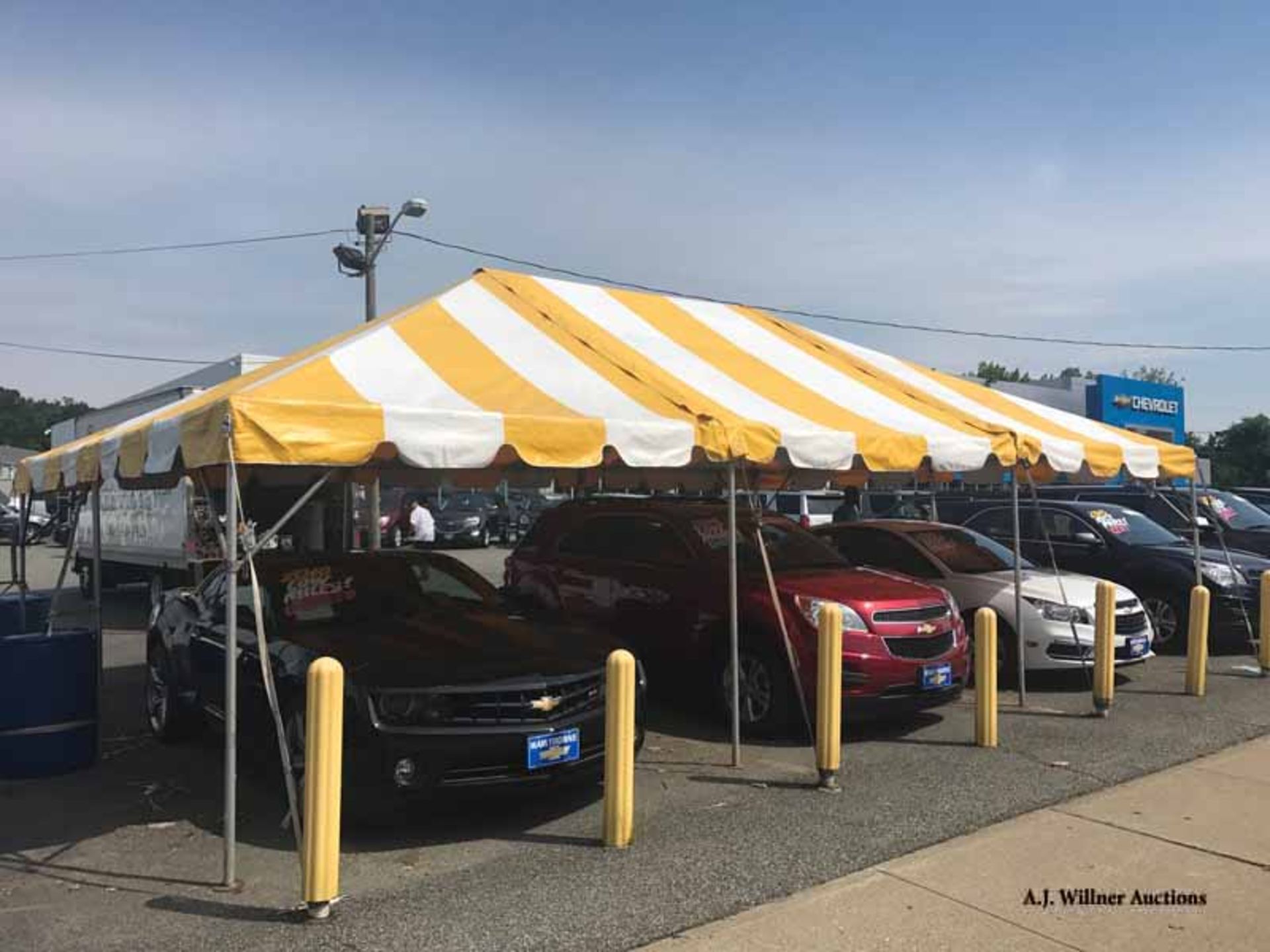 20' x 40' Anchor Fiesta Yellow/White Vinyl Expandable (B) Complete