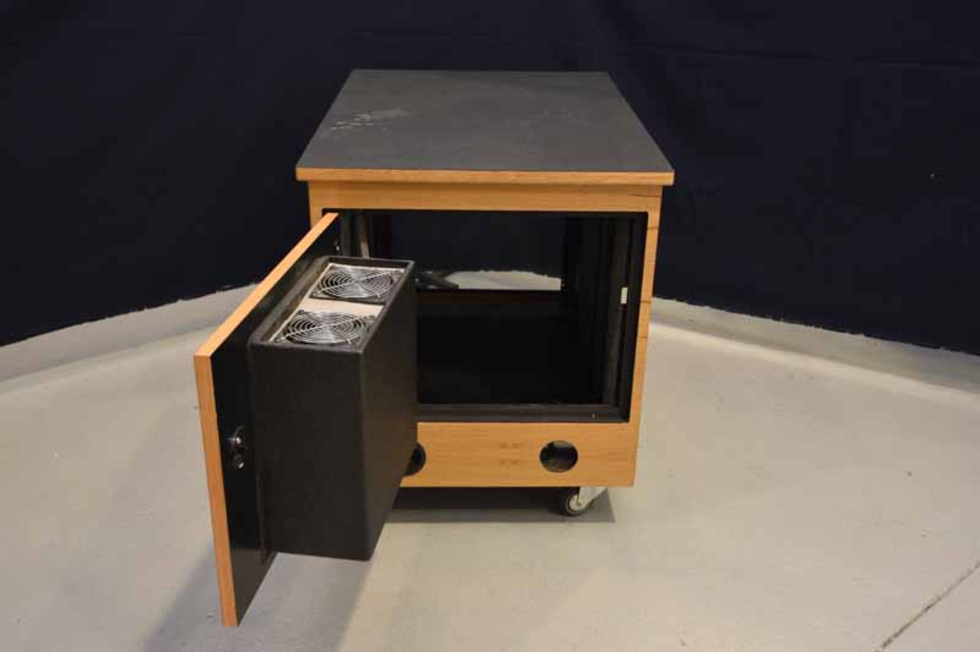 1 - Isobox (36" L x 25" W x 30" H) - Image 4 of 5