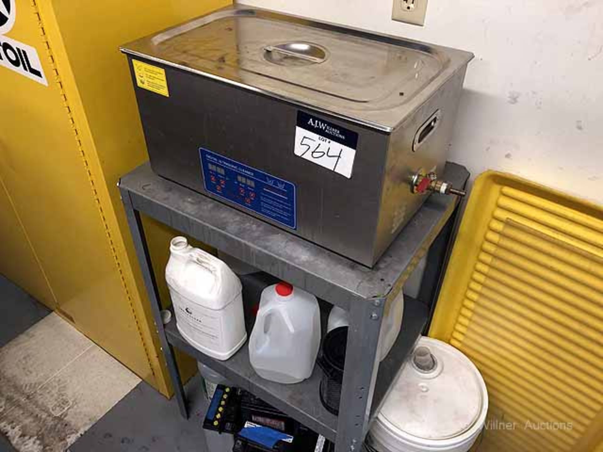 Ultrasonic cleaner w/stands