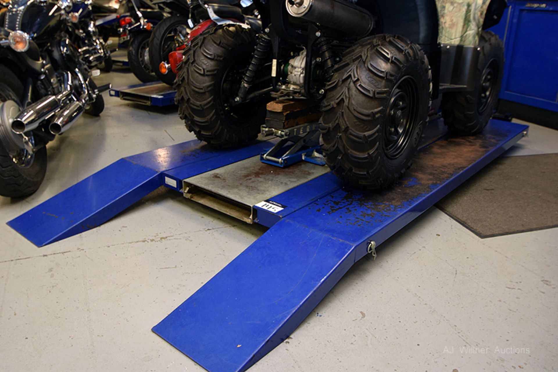 Snap-On Hydraulic 1HP Motorcycle Lift w/ Platform Extension Ramps 115/230 volt Wide ATV extensions