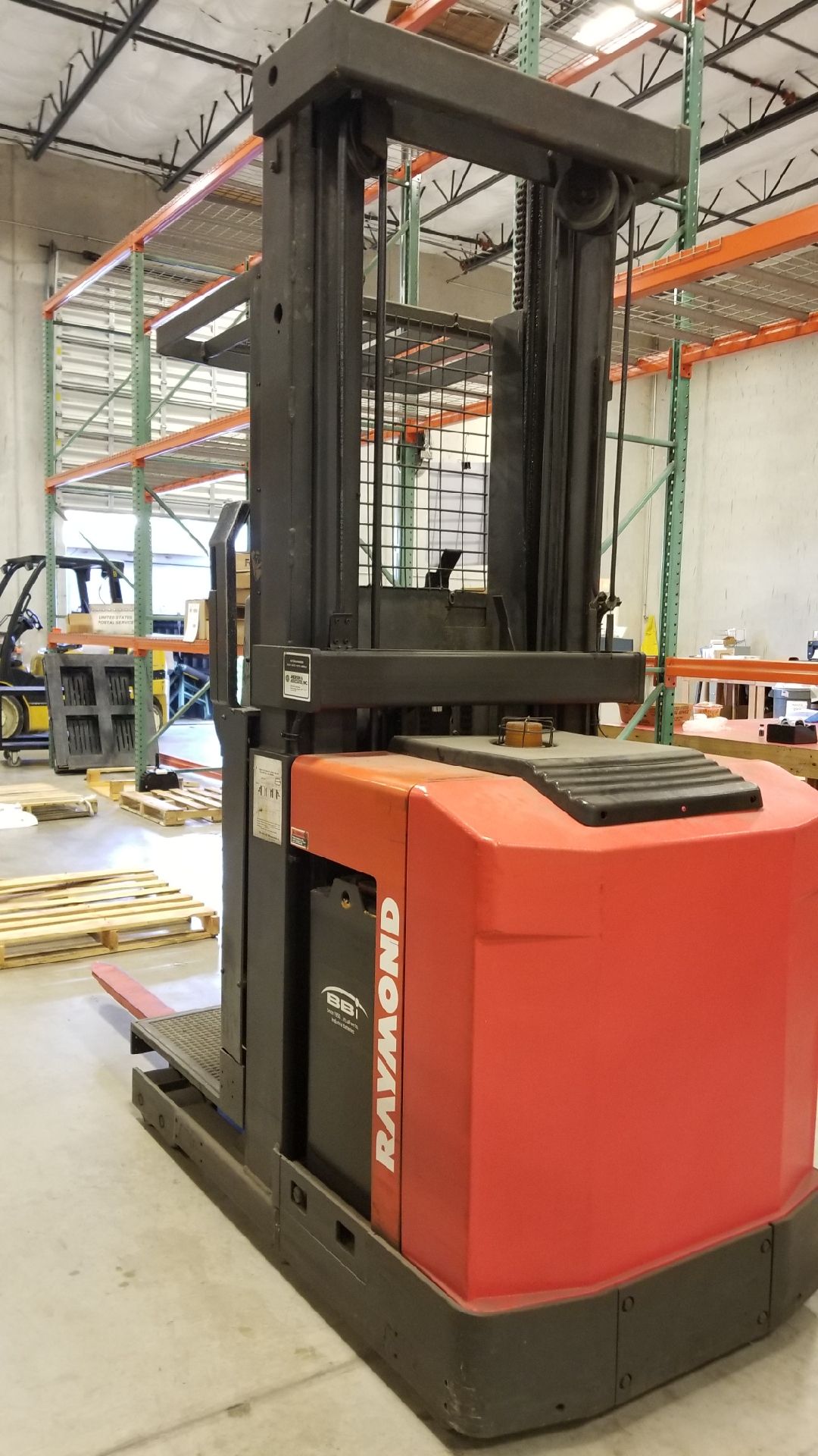 Raymond EASi-OPC30TT 3,000 lbs. Capacity Order Picker - Image 2 of 3