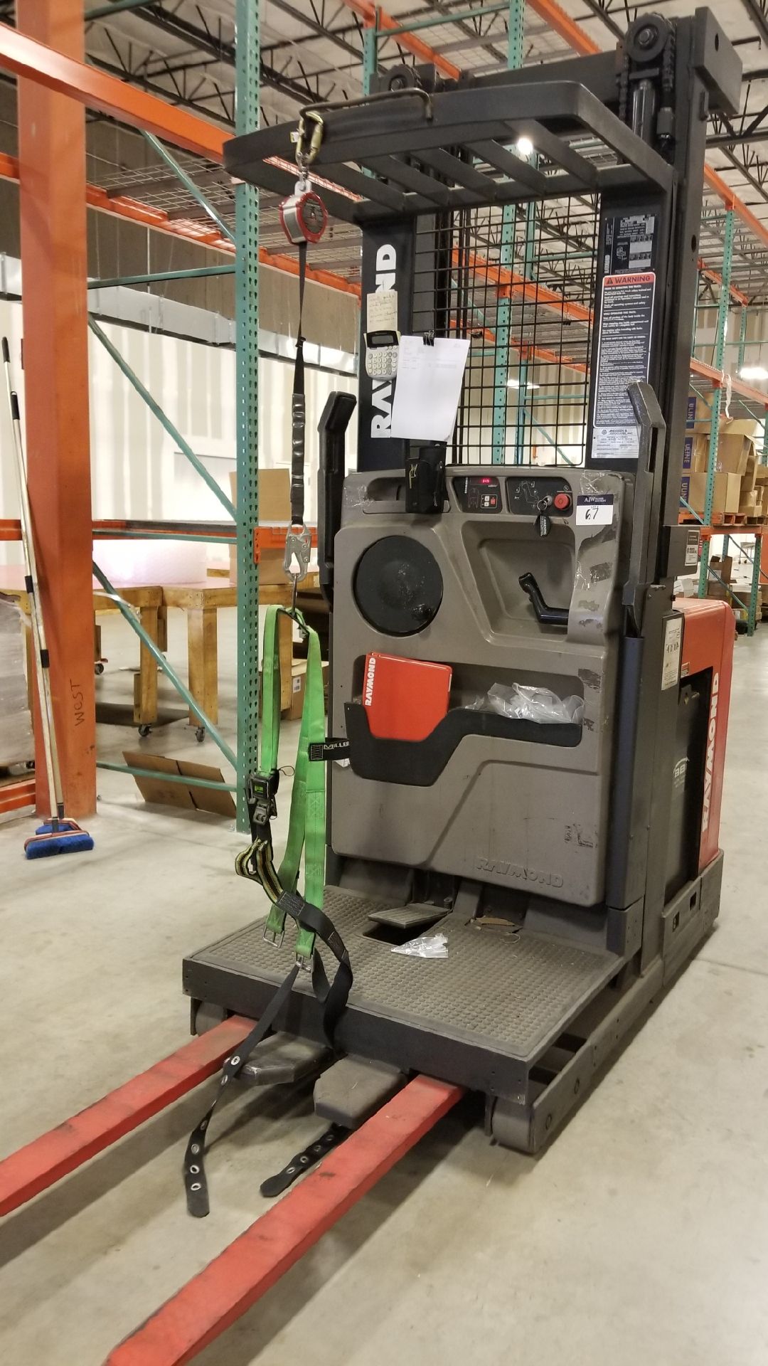 Raymond EASi-OPC30TT 3,000 lbs. Capacity Order Picker