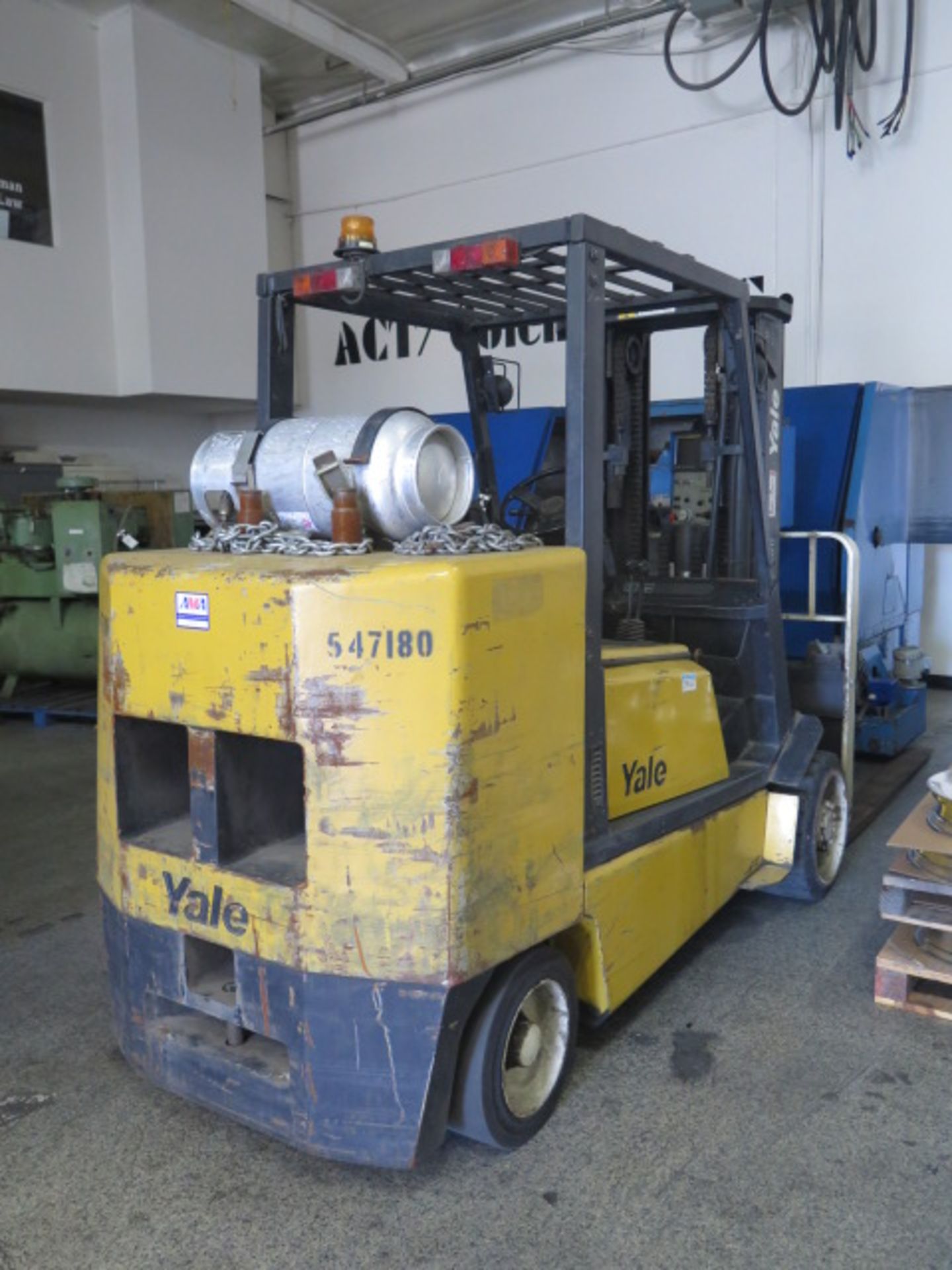 Yale GLC120MFNSAE085 12,000 Lb Cap LPG Forklift s/n N547180 w/ 3-Stage Mast, 170” Lift Height, Solid - Image 4 of 14