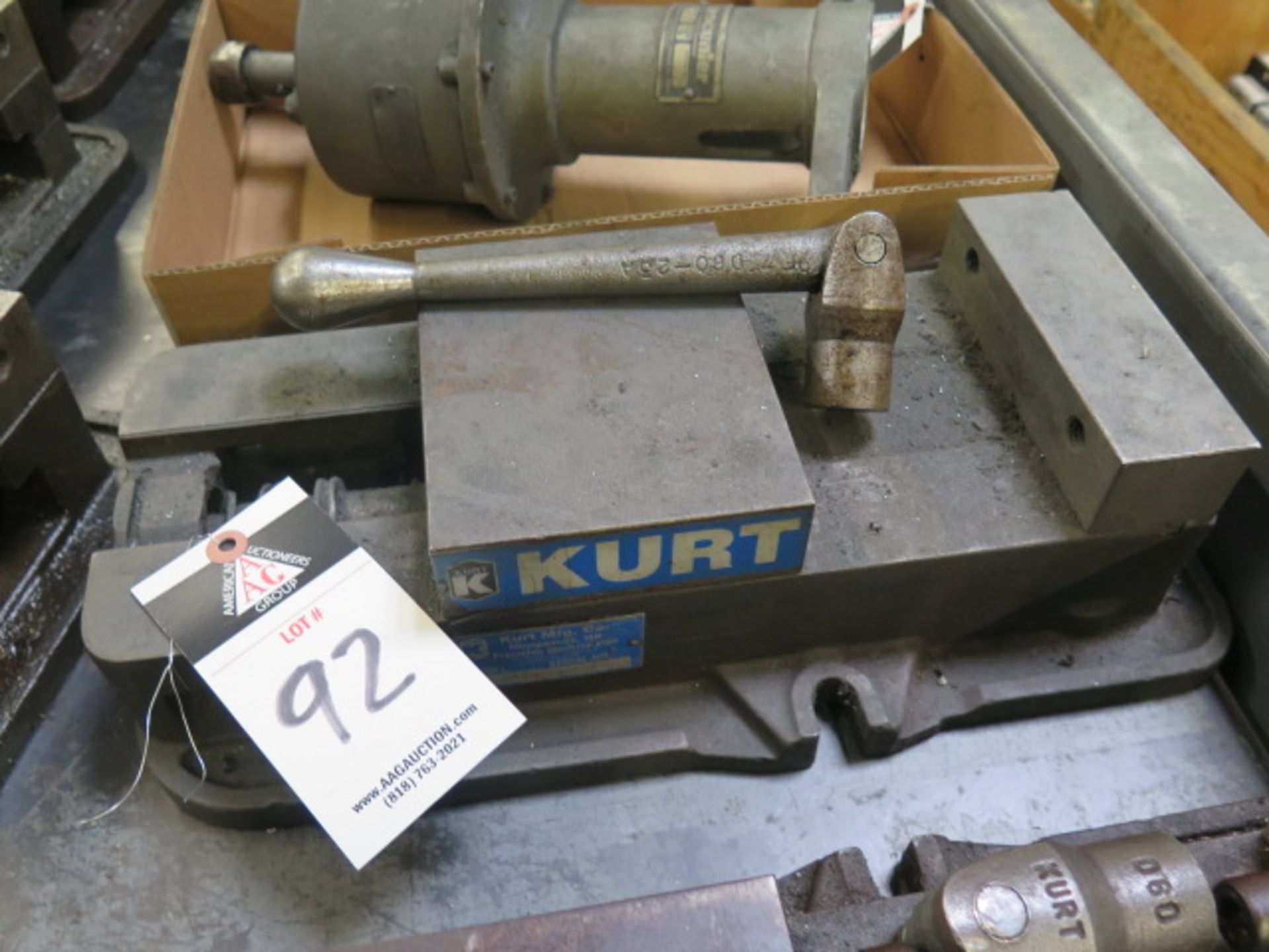 Kurt 6" Angle-Lock Vise (NEEDS REPAIR)