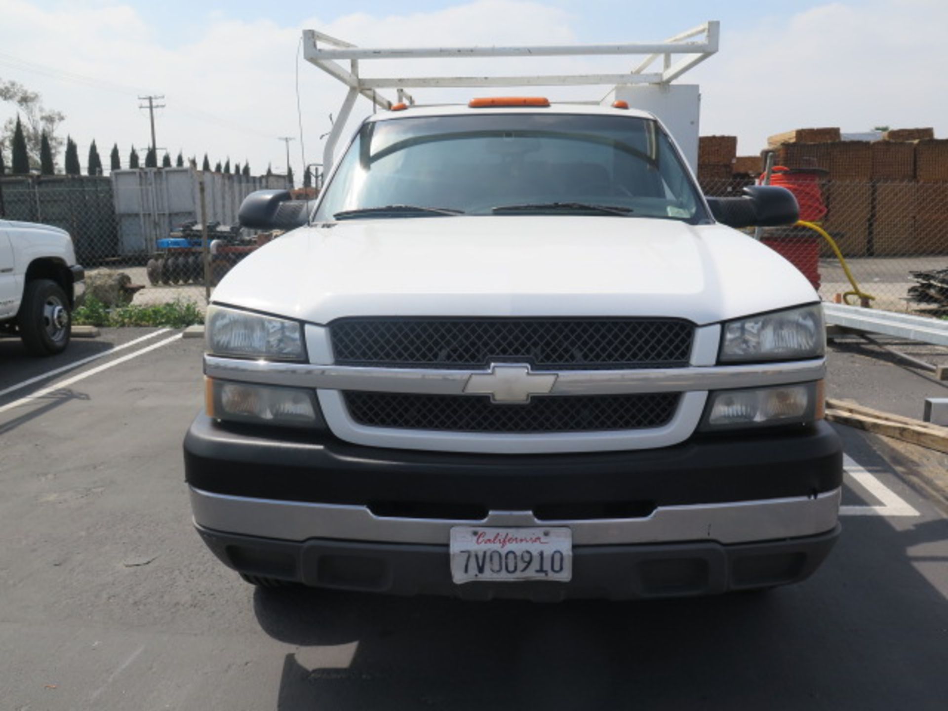 2004 Chevrolet Silverado 3500 Service Truck Lisc# 7V00910 w/ Vortec V8 Gas Engine, Automatic - Image 3 of 13