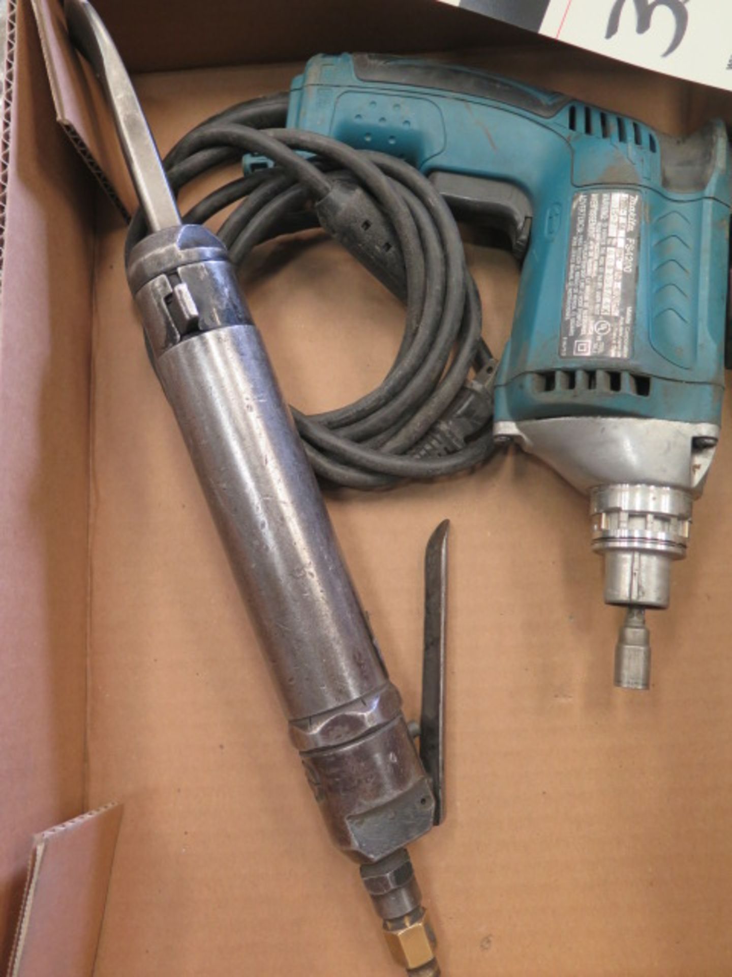 Makita Nut Driver and Pneumatic Chisel - Image 2 of 2