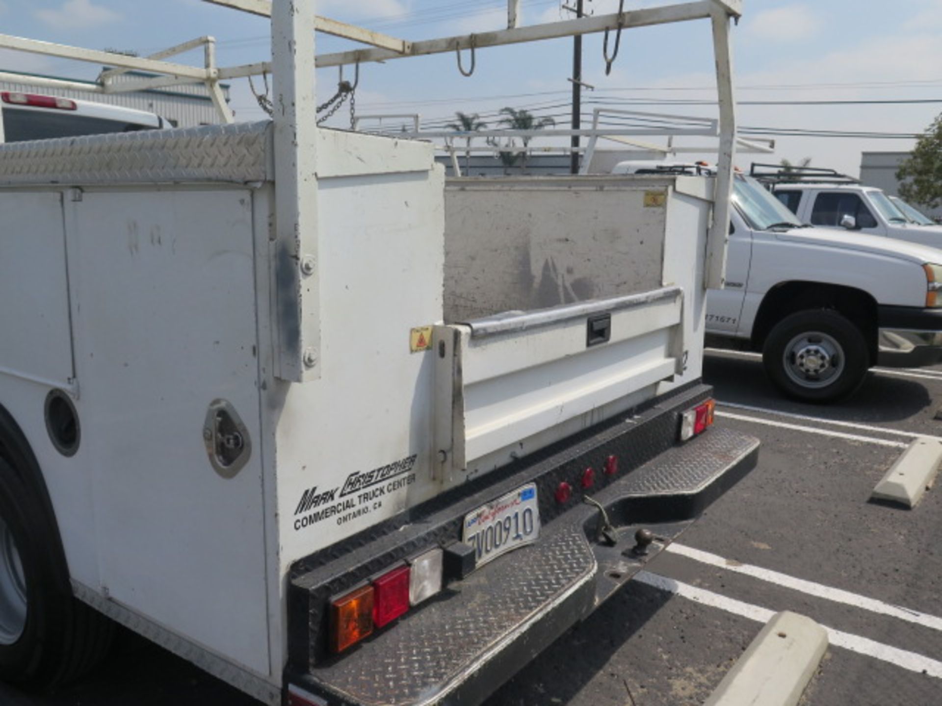 2004 Chevrolet Silverado 3500 Service Truck Lisc# 7V00910 w/ Vortec V8 Gas Engine, Automatic - Image 4 of 13