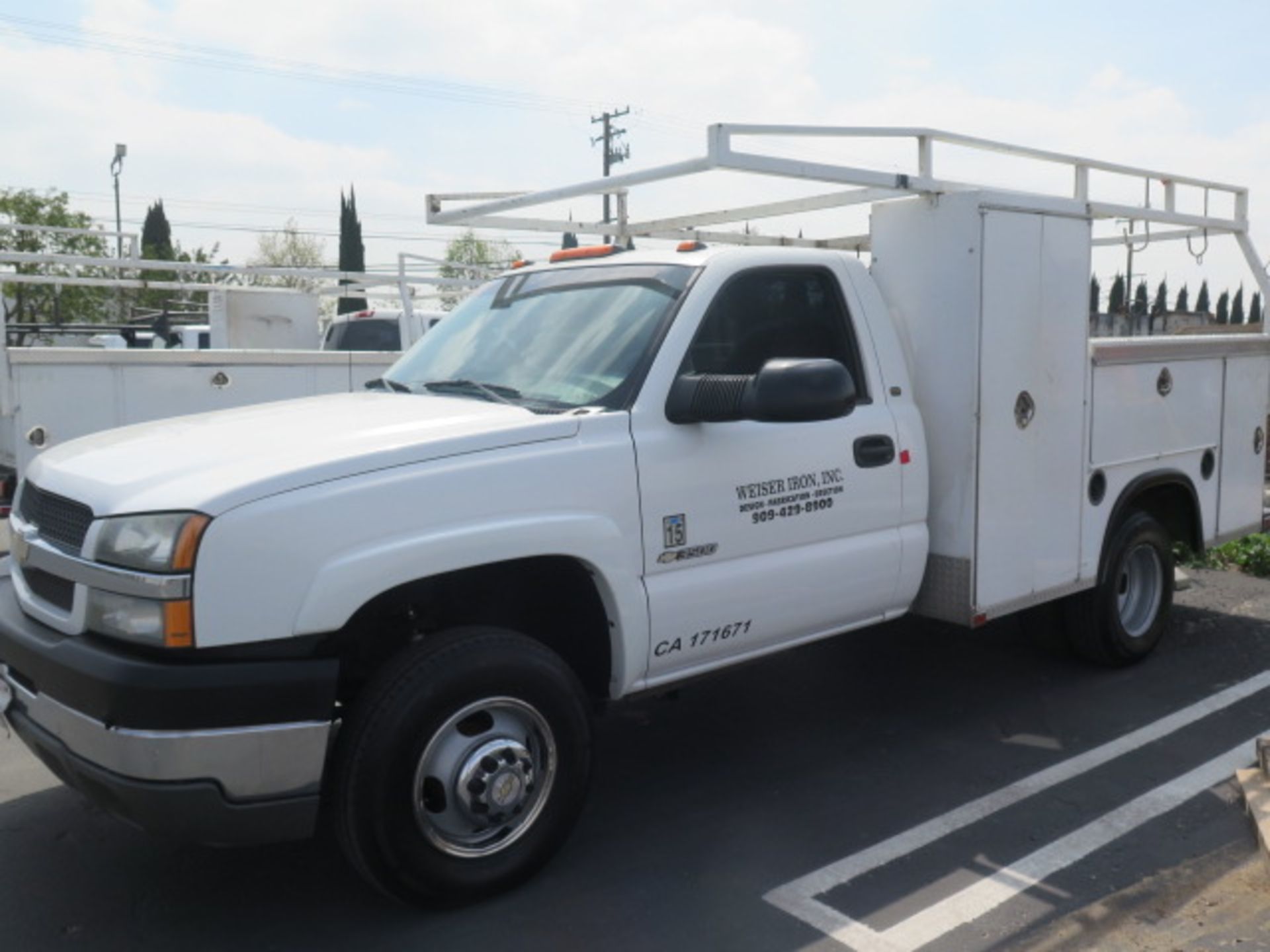 2004 Chevrolet Silverado 3500 Service Truck Lisc# 7V00910 w/ Vortec V8 Gas Engine, Automatic - Image 2 of 13