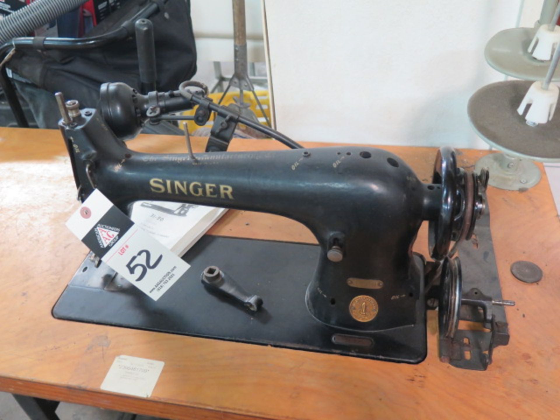 Vintage 1950 Singer mdl. 31-20 Industrial Sewing Machine s/n AJ419863 - Image 2 of 6