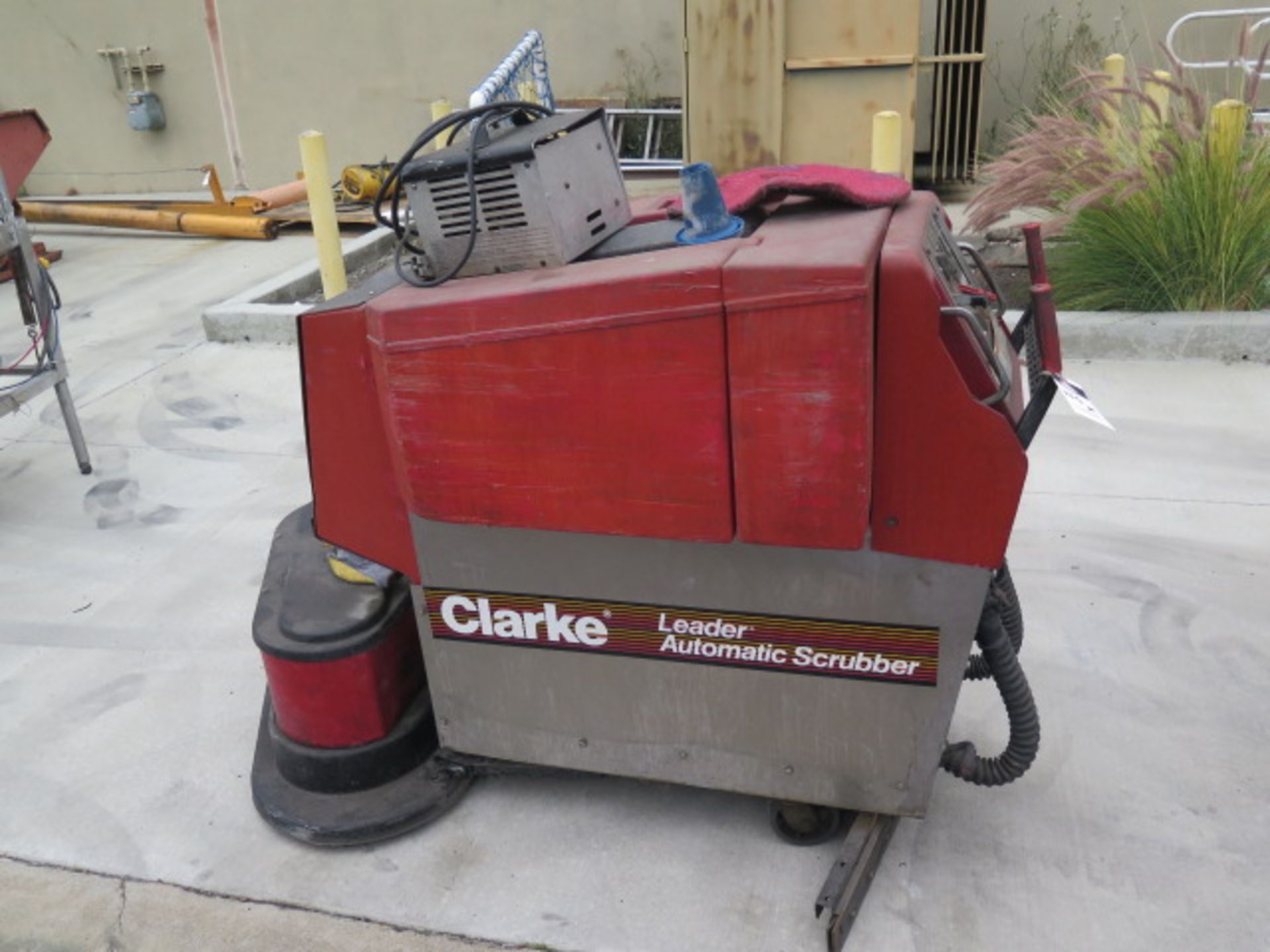 Clark 320 Leader Series II Floor Scrubber w/ Charger