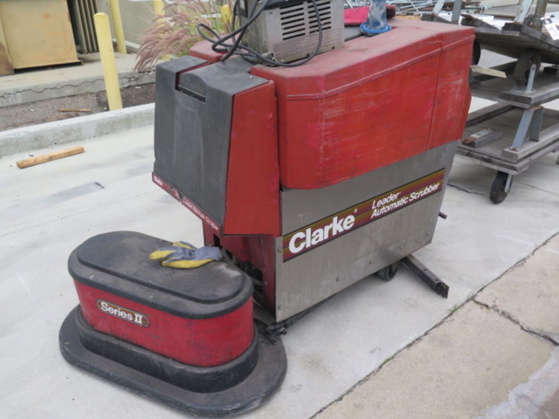 Clark 320 Leader Series II Floor Scrubber w/ Charger - Image 2 of 4