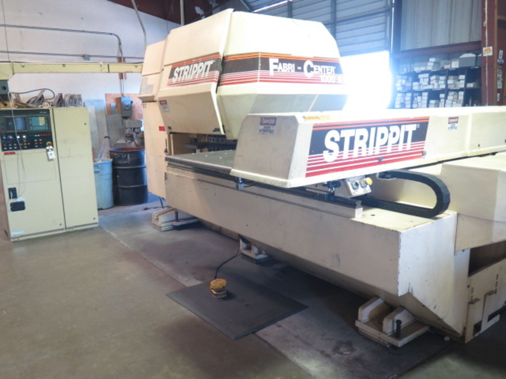 Strippit Fabri-Center 1000S 30 Ton Cap 33-Station CNC Turret Punch Press s/n 1060103192 w/ GE