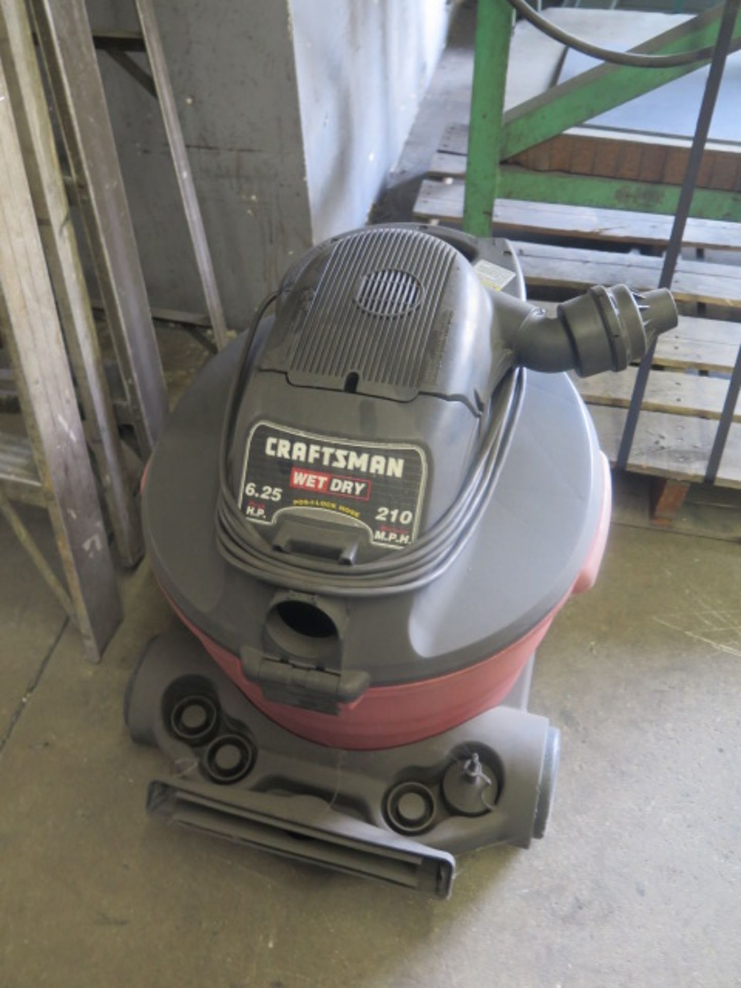Ladders ans Shop Vac - Image 2 of 3