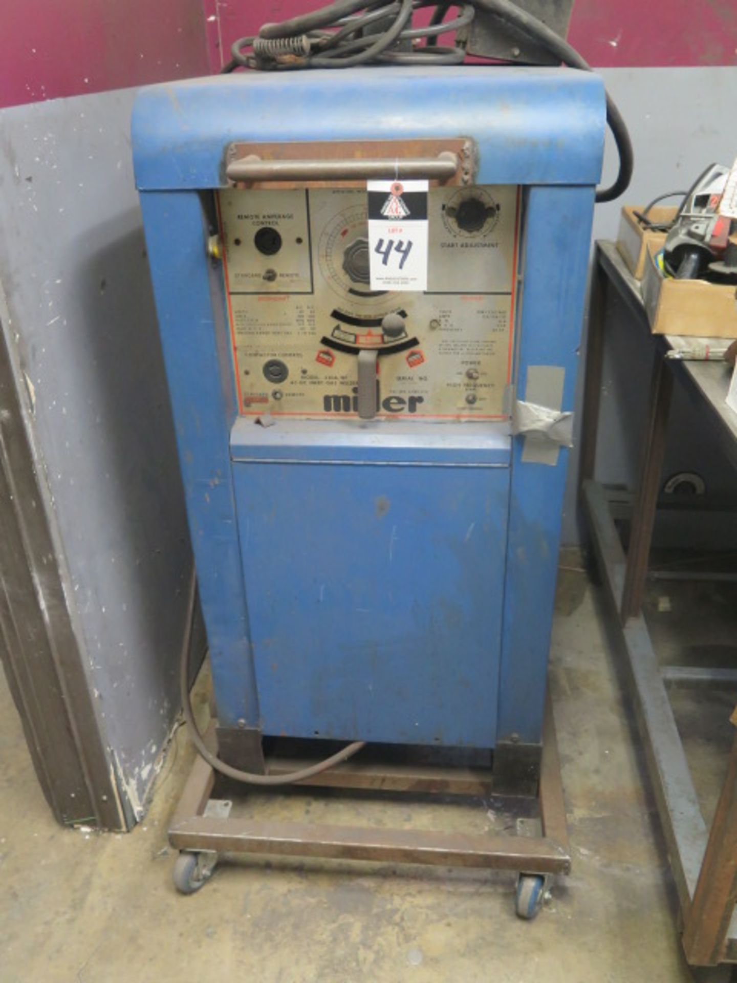 Miller 330A/BP AC-DC Inert Gae Welder s/n U477634