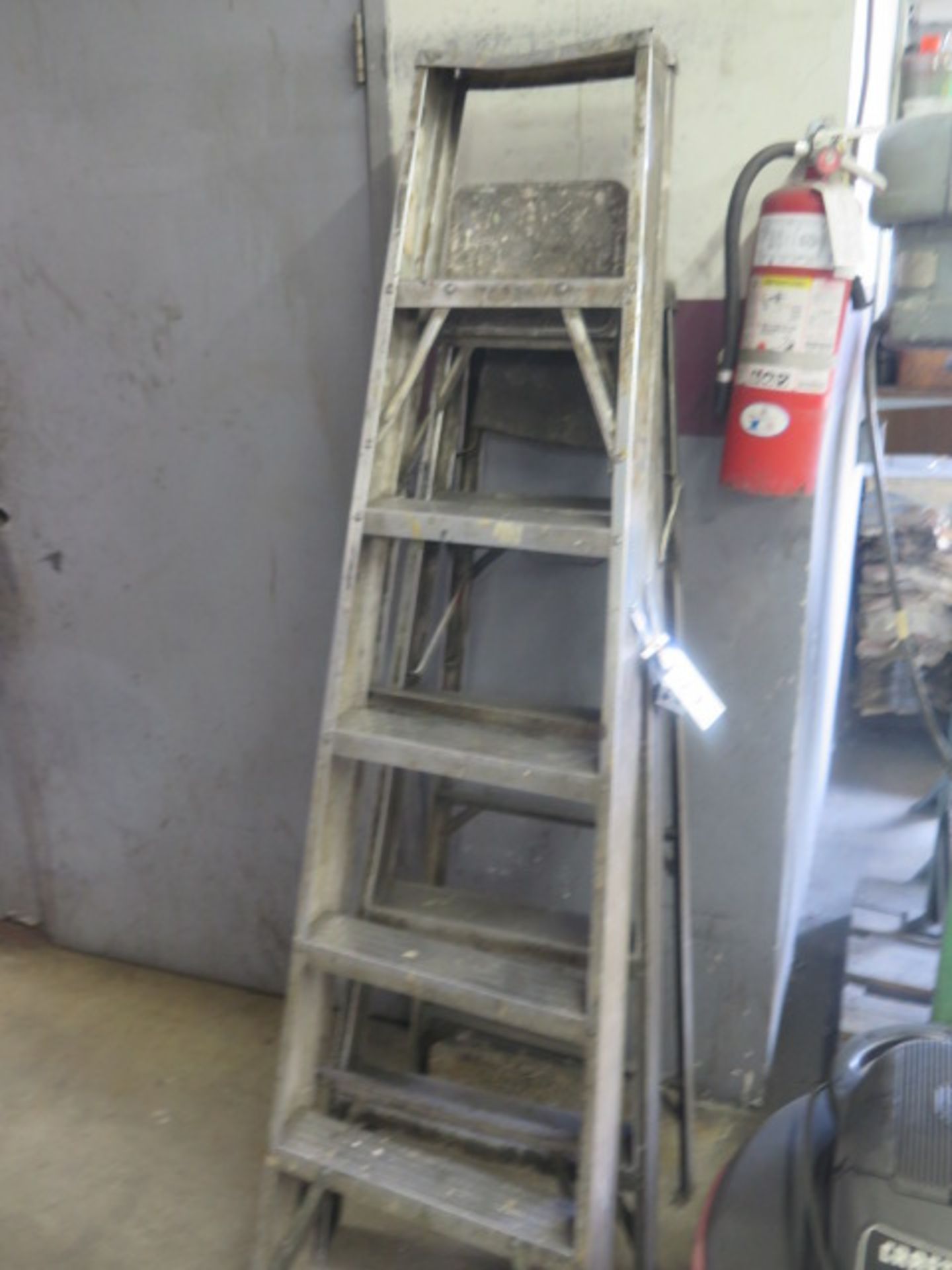 Ladders ans Shop Vac - Image 3 of 3