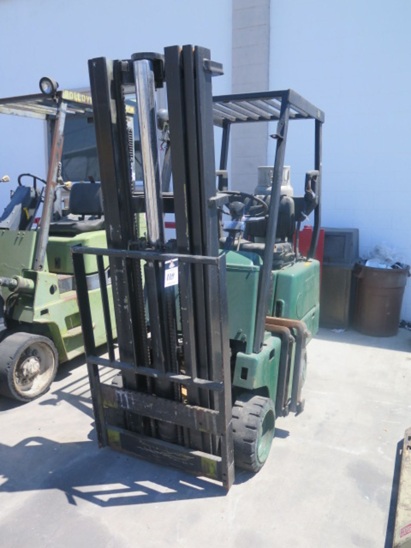 Clark C500-30 2500 Lb Cap LPG Forklift s/n 235-224-5150 w/ 3-Stage Mast, 170” Lift Height, Solid - Image 2 of 6