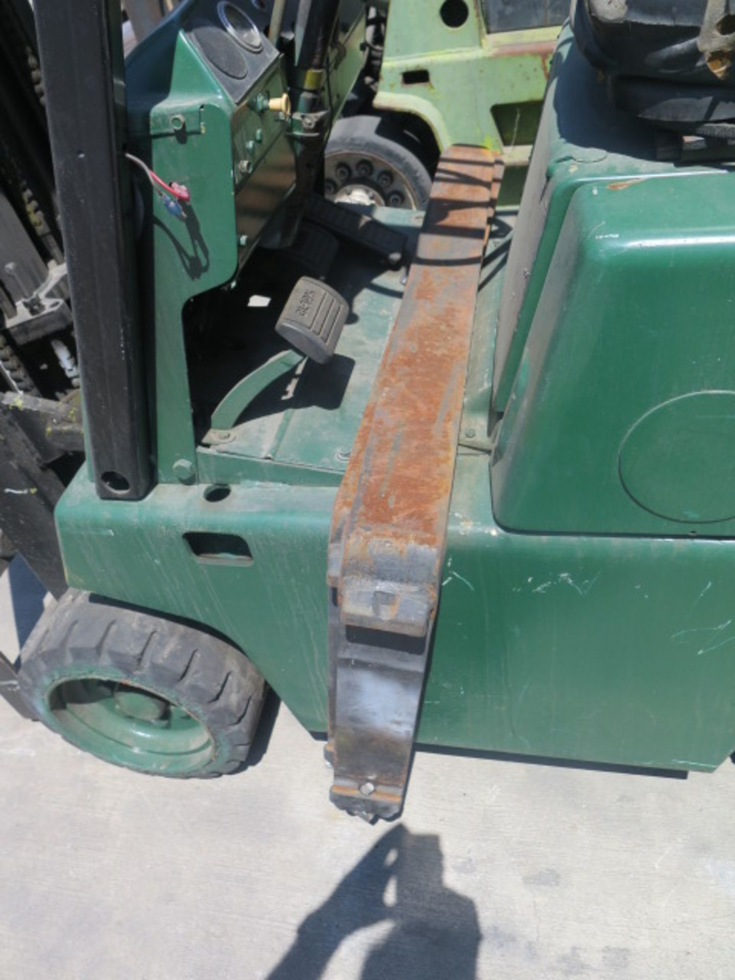 Clark C500-30 2500 Lb Cap LPG Forklift s/n 235-224-5150 w/ 3-Stage Mast, 170” Lift Height, Solid - Image 5 of 6