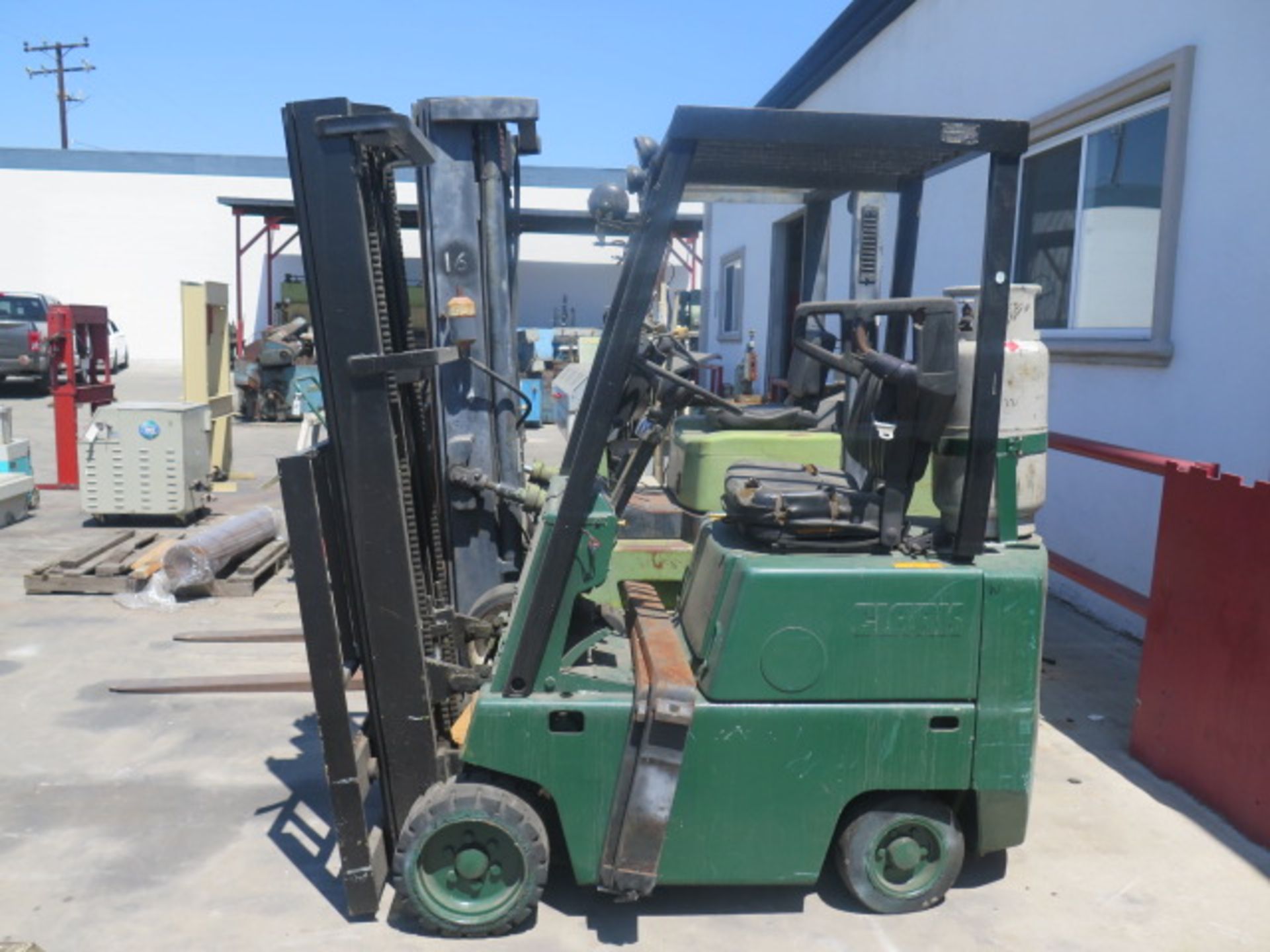 Clark C500-30 2500 Lb Cap LPG Forklift s/n 235-224-5150 w/ 3-Stage Mast, 170” Lift Height, Solid