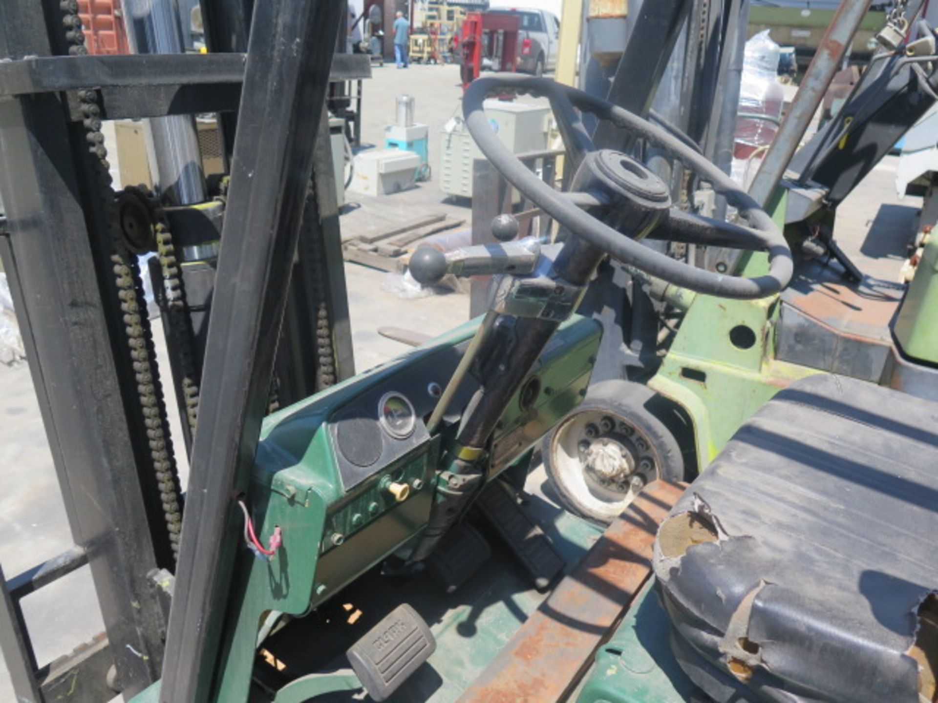 Clark C500-30 2500 Lb Cap LPG Forklift s/n 235-224-5150 w/ 3-Stage Mast, 170” Lift Height, Solid - Image 3 of 6