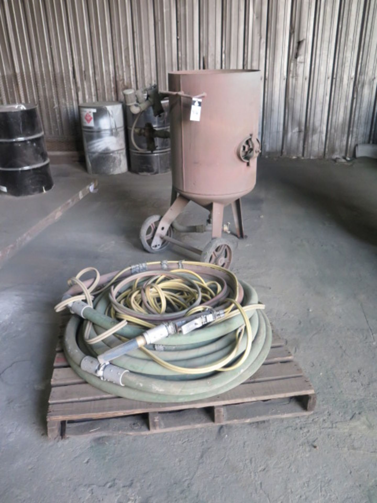 Heavy Duty Sand Blasting Pot, Hopper, Gun and Hoses