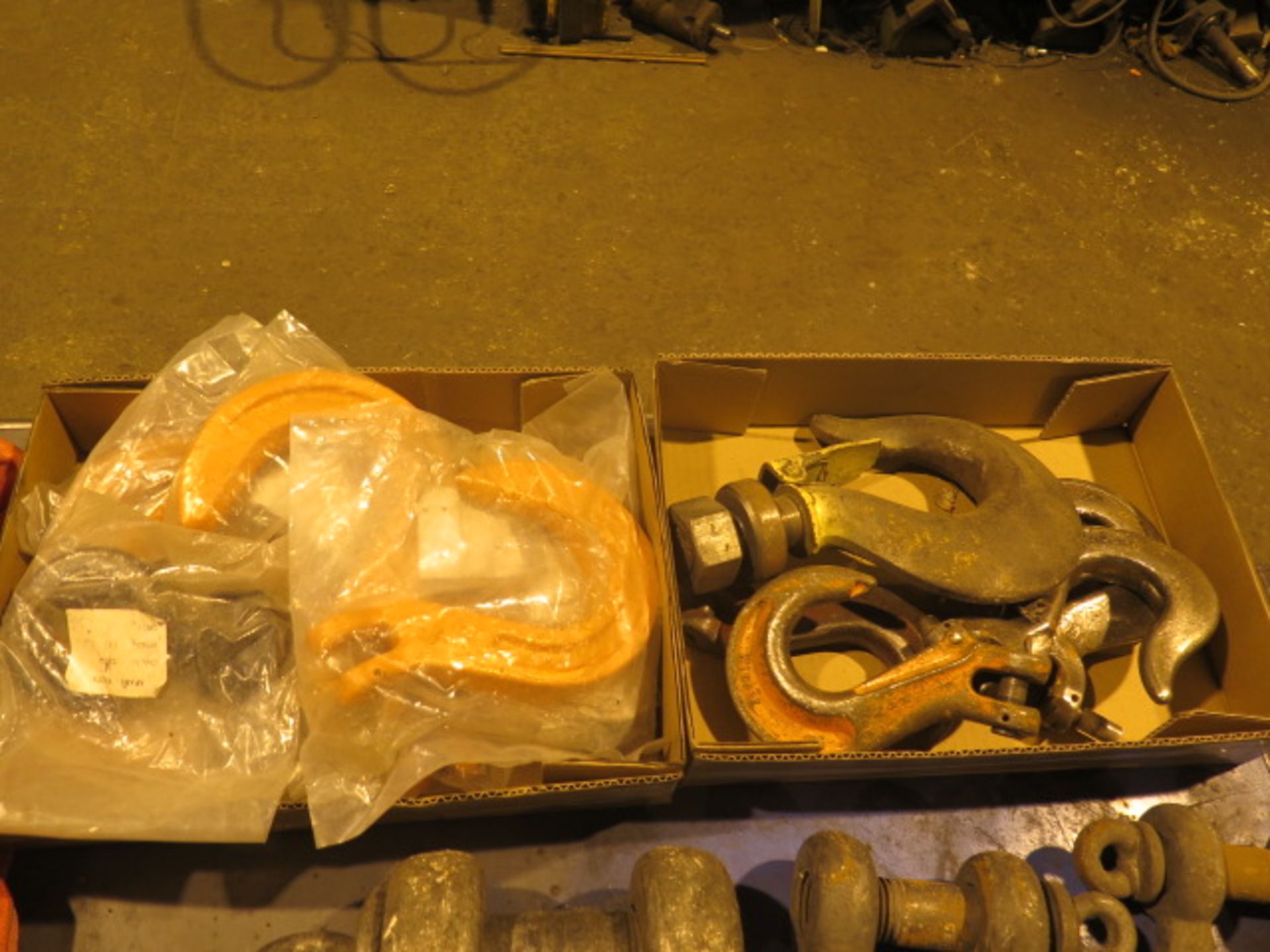 Safety Harnesses, Hooks and Shackles - Image 3 of 4