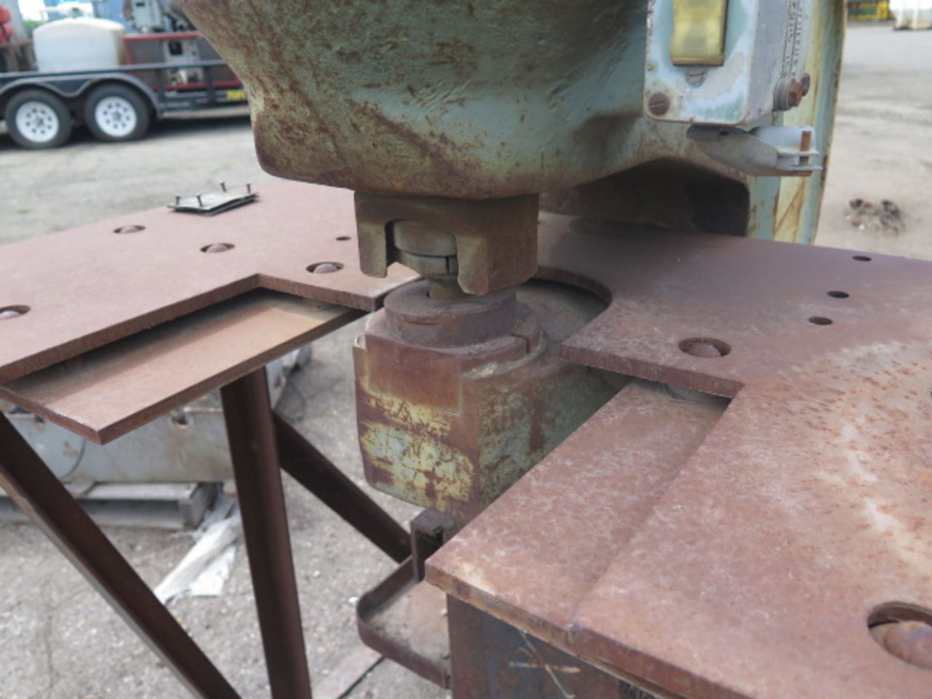 Hydraulic Beam Punch w/ 12 1/2" Throat, Hydraulic Unit - Image 2 of 5