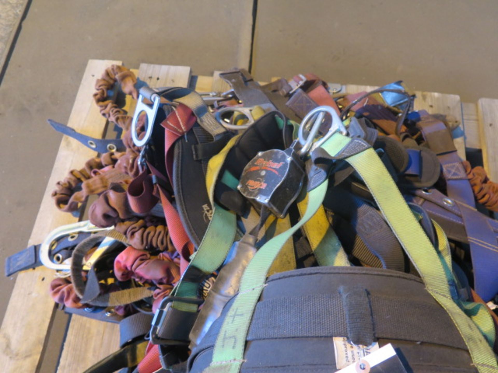 Safety Harnesses - Image 2 of 3