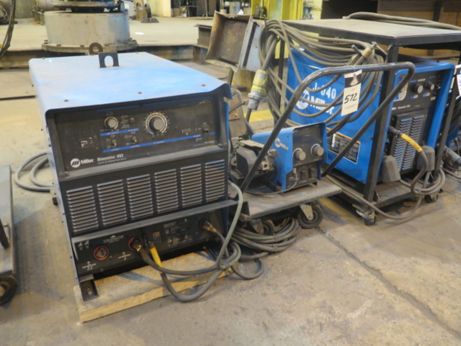 Miller Dimension 652 CC/CV-DC Arc Welding Power Source s/n MB140594U w/ Miller 70-Series Wire