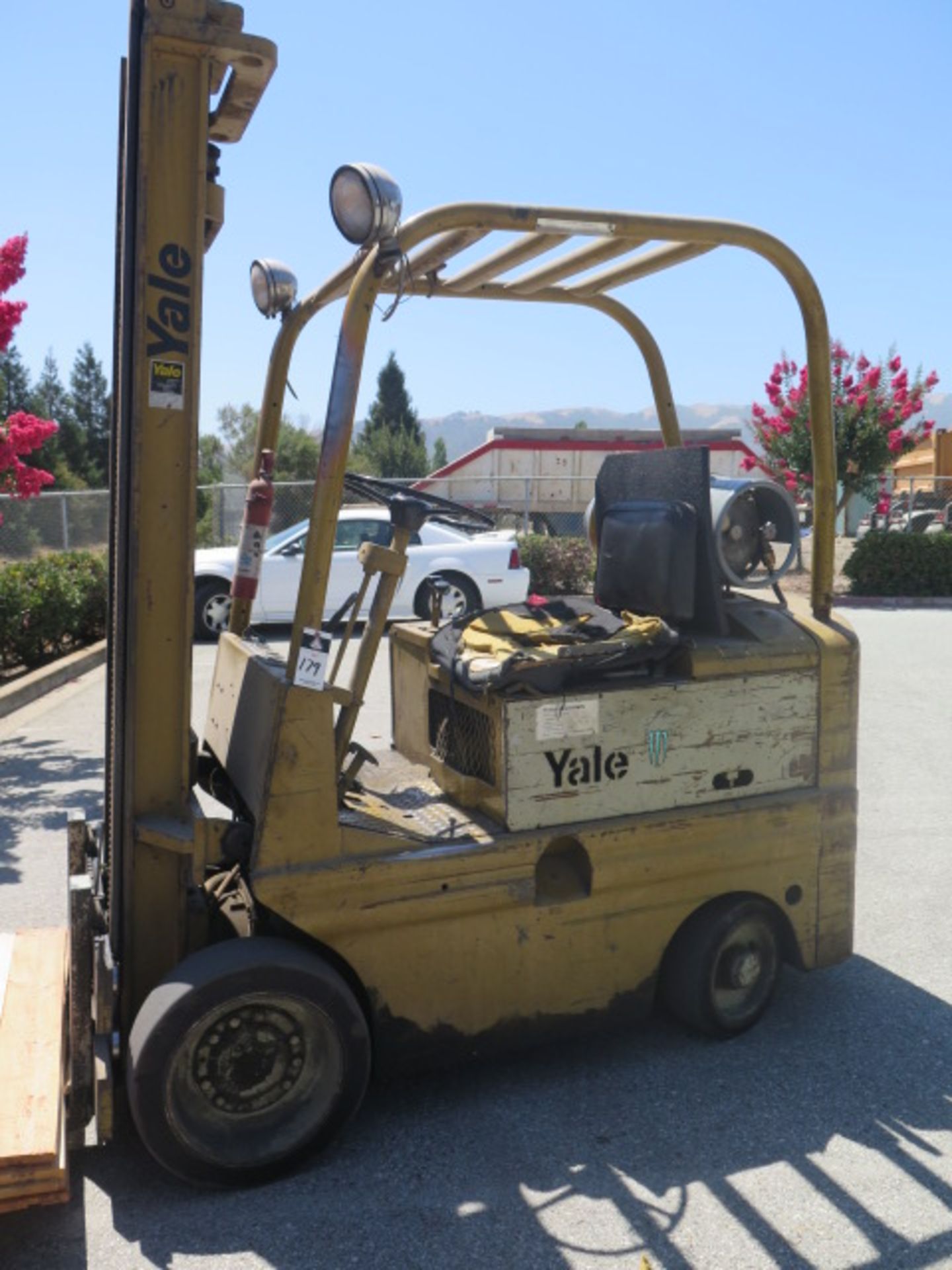 Yale / Eaton L83C050SAS102 5000 Lb Cap LPG Forklift s/n P-361604 w/ 2-Stage Mast, 180” Lift