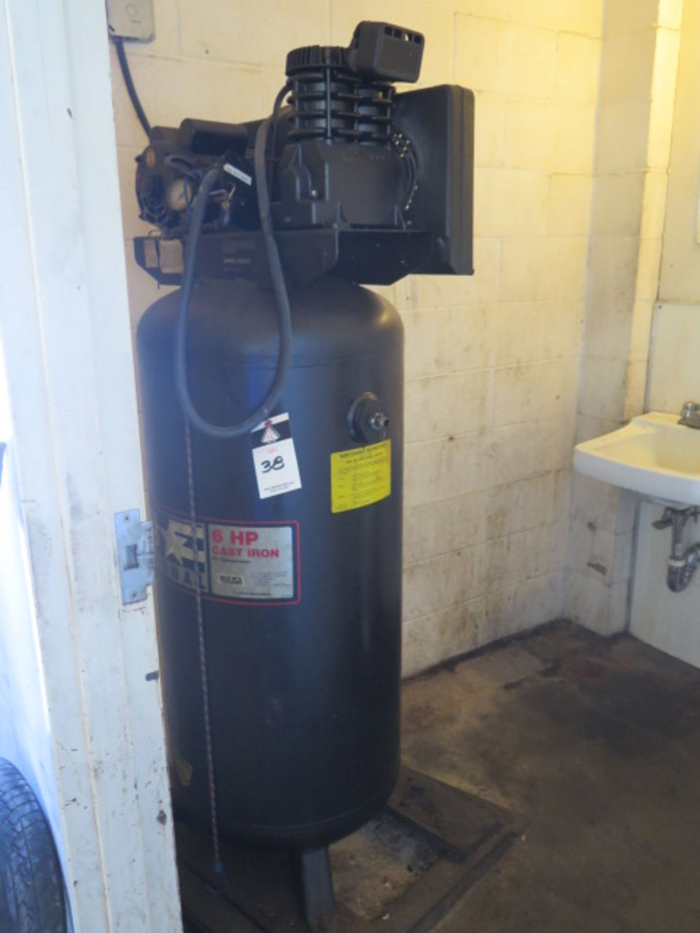 Campbell Hausfeld 6Hp Vertical Air Compressor w/ 60 Gallon Tank