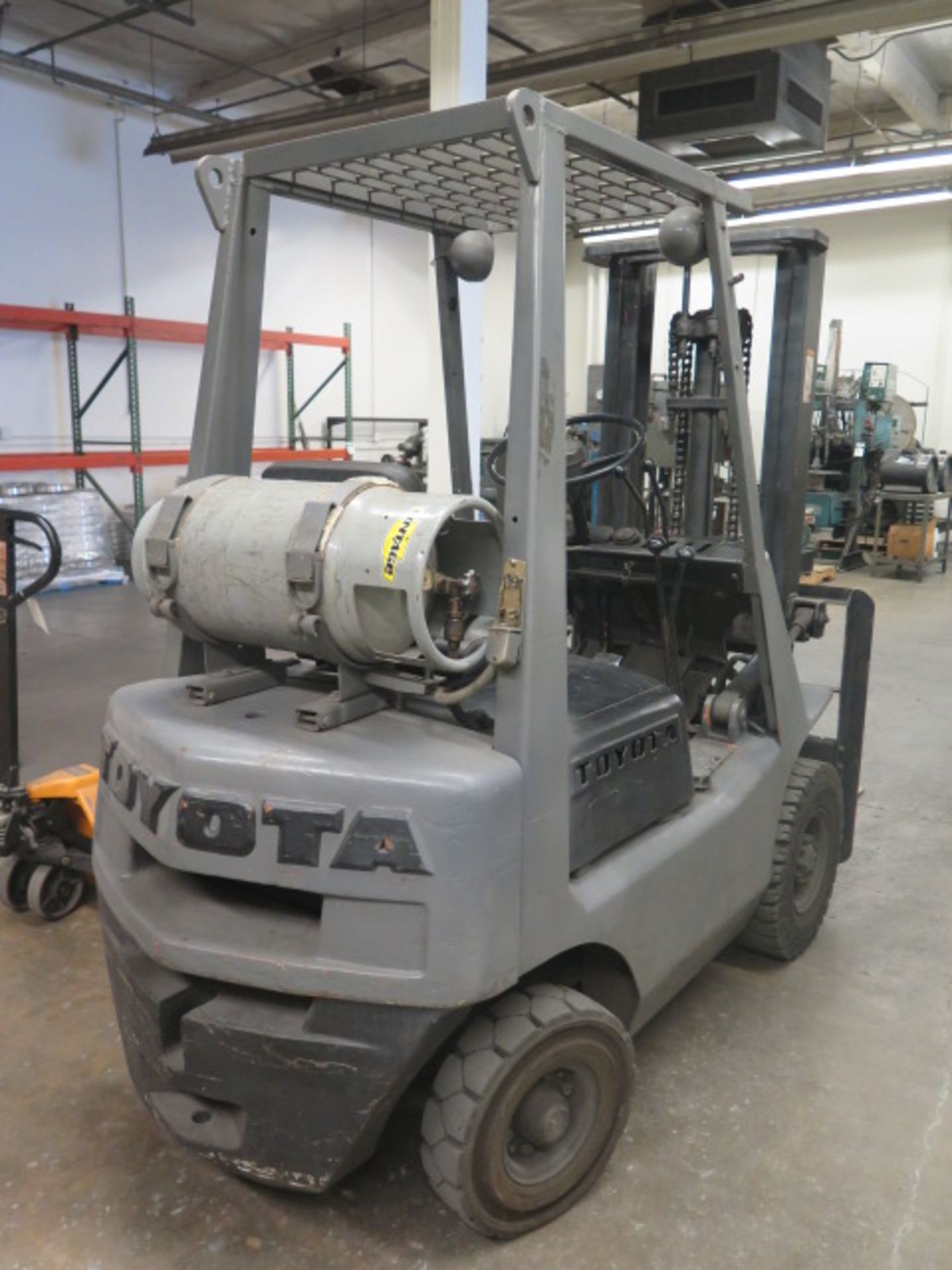 Toyota F3 2200 Lb Cap LPG Forklift w/ 2-Stage Mast, Solid Yard Tires - Image 4 of 8