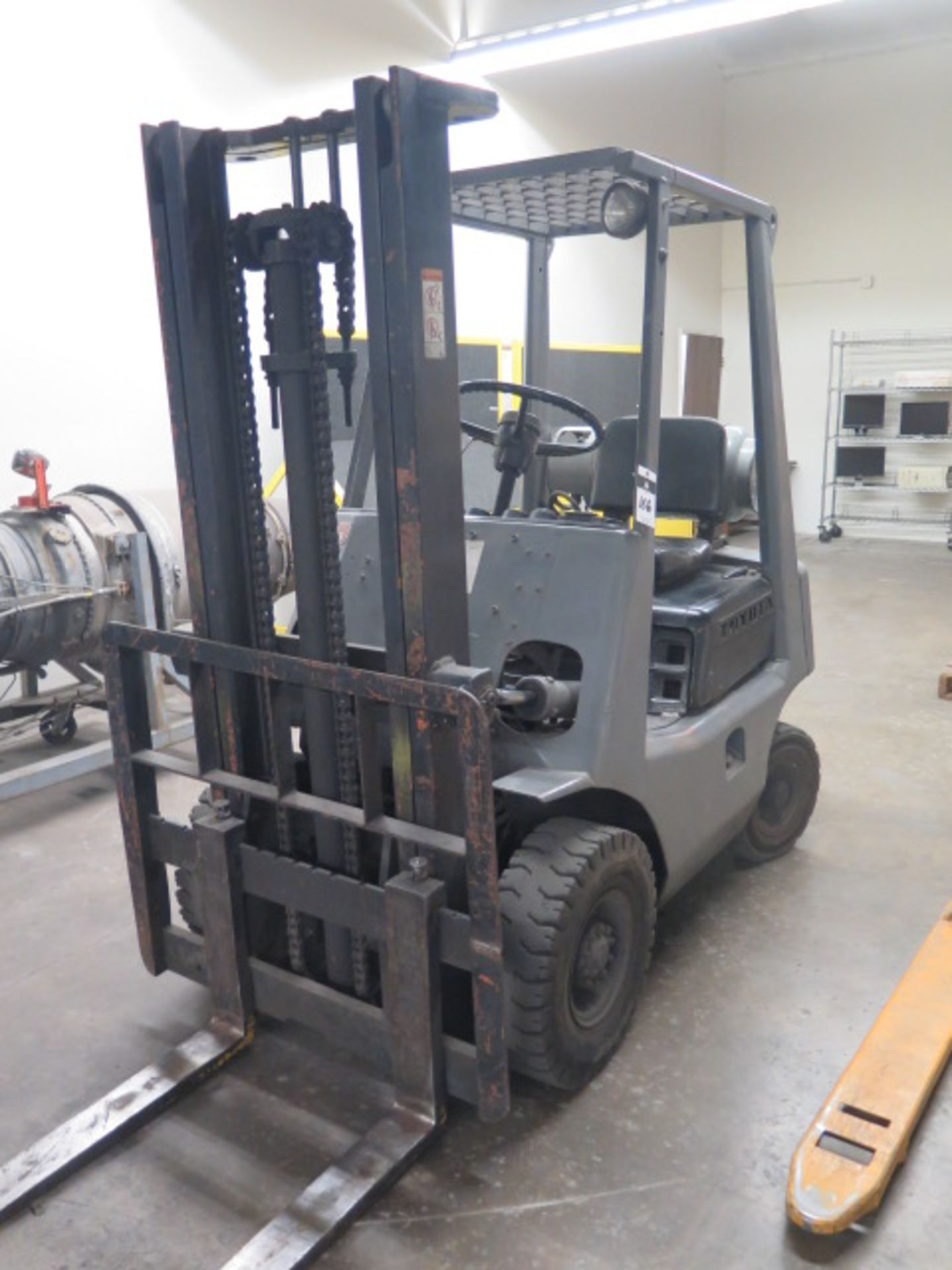 Toyota F3 2200 Lb Cap LPG Forklift w/ 2-Stage Mast, Solid Yard Tires - Image 2 of 8