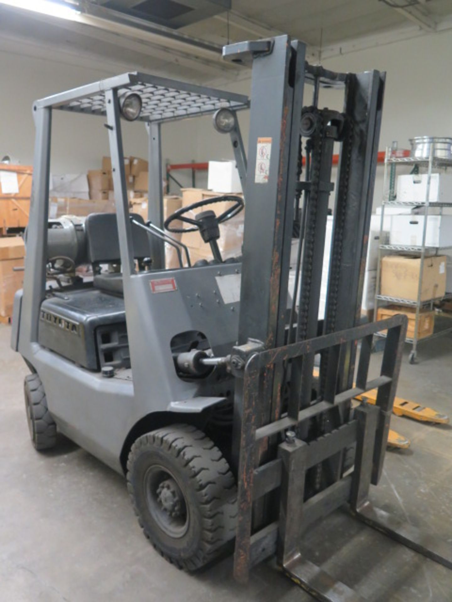 Toyota F3 2200 Lb Cap LPG Forklift w/ 2-Stage Mast, Solid Yard Tires - Image 3 of 8