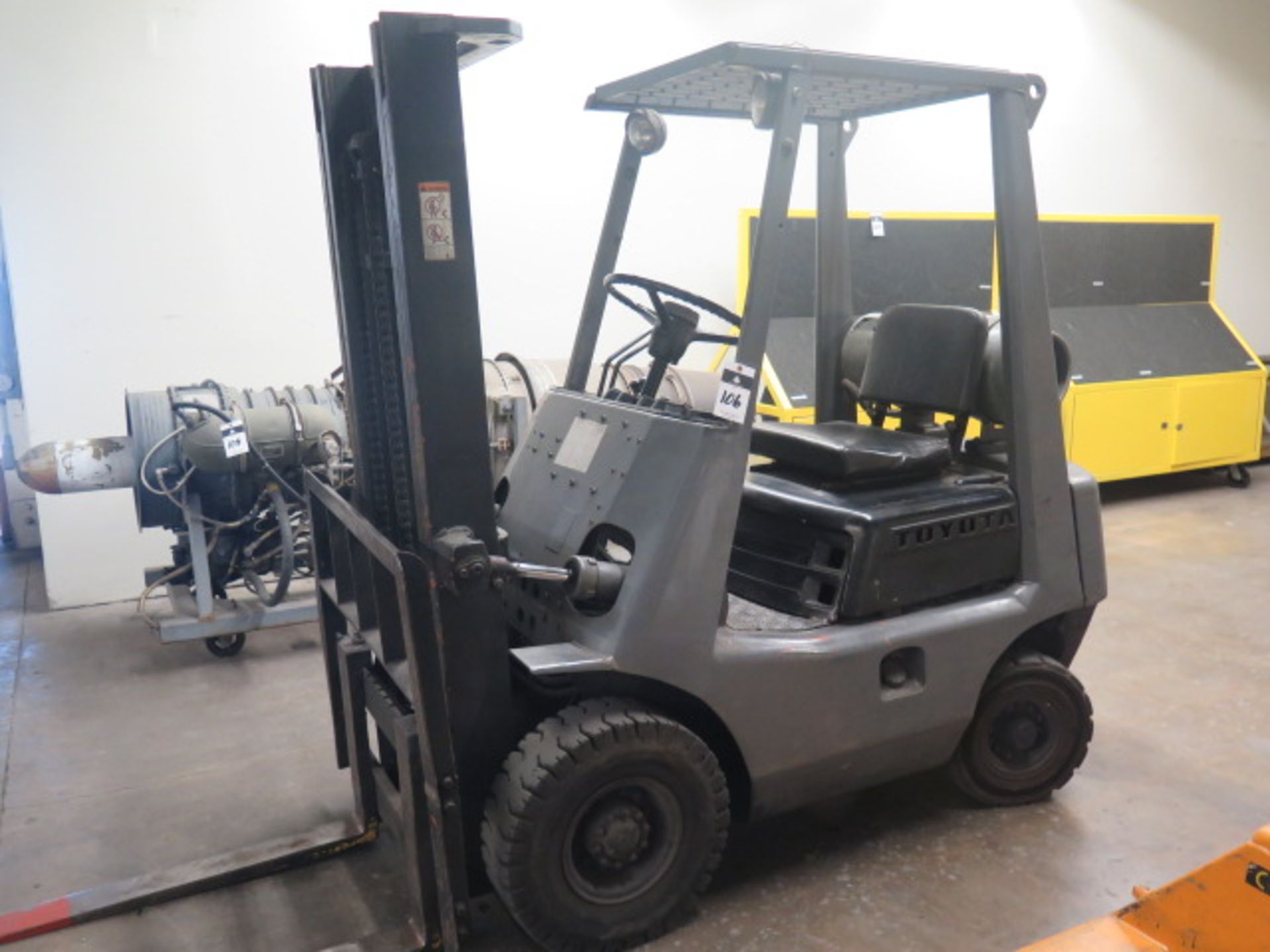 Toyota F3 2200 Lb Cap LPG Forklift w/ 2-Stage Mast, Solid Yard Tires