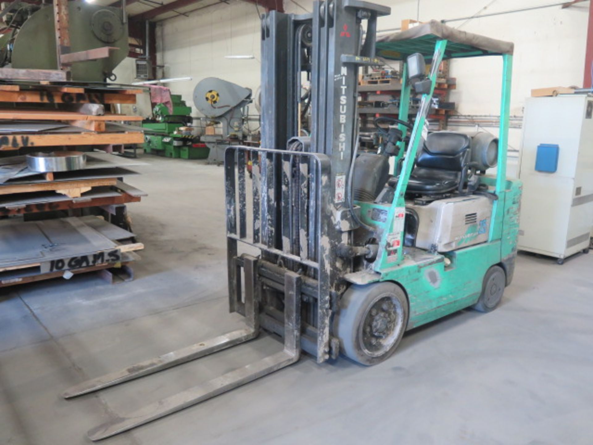 Mitsubishi FGC24 5000 Lb Cap LPG Forklift s/n AF82B-03825 w/ 3-Stage Mast, 190" Lift Height , Side - Image 2 of 9