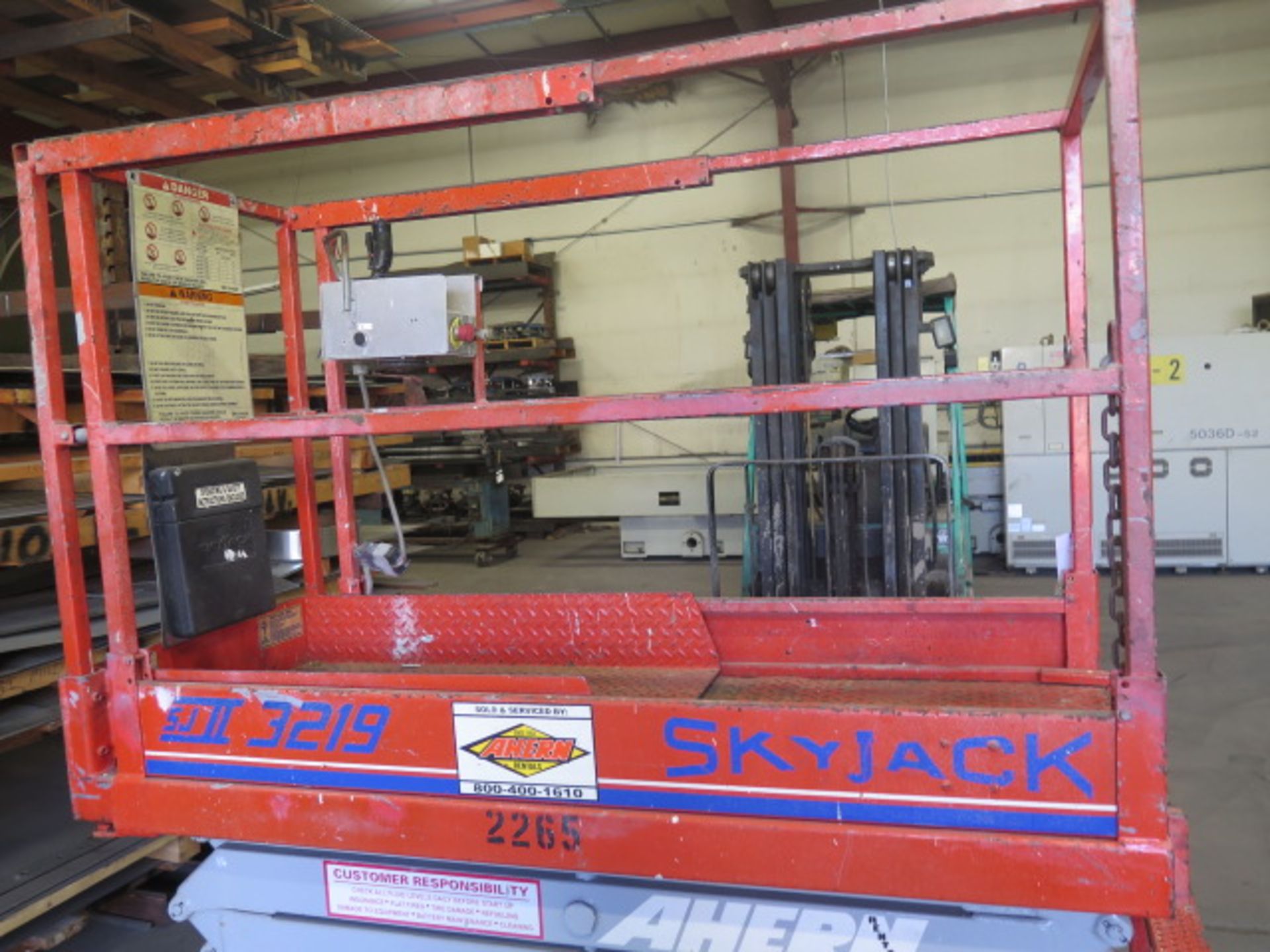 Skyjack mdl. SJ II 3219 Scissor Platform Lift w/500 Lb Cal, Built-In Charger - Image 5 of 8