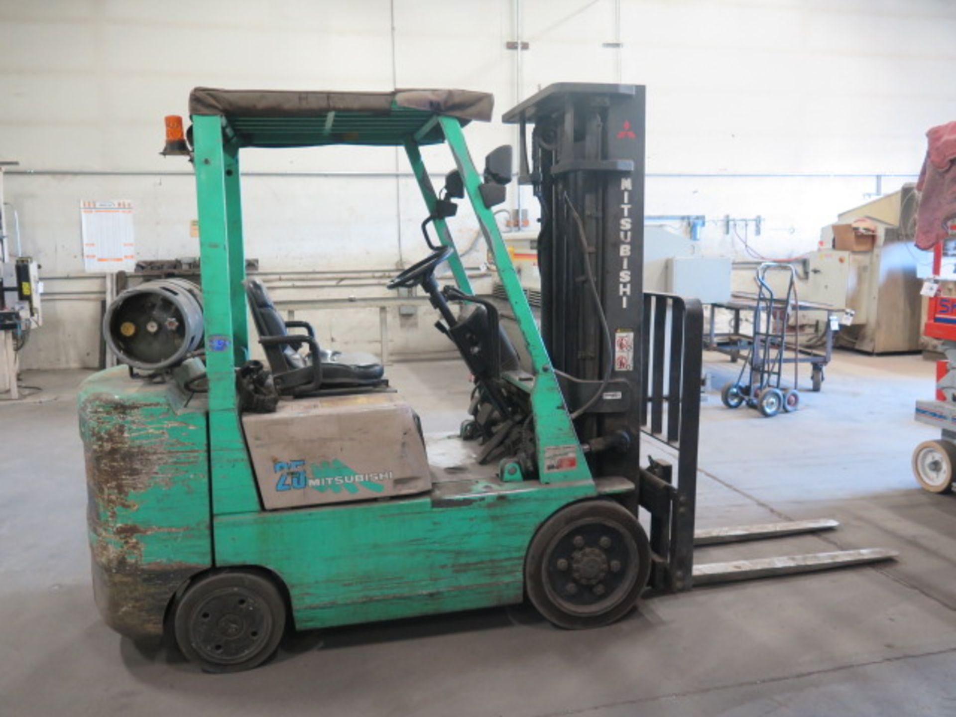 Mitsubishi FGC24 5000 Lb Cap LPG Forklift s/n AF82B-03825 w/ 3-Stage Mast, 190" Lift Height , Side - Image 3 of 9