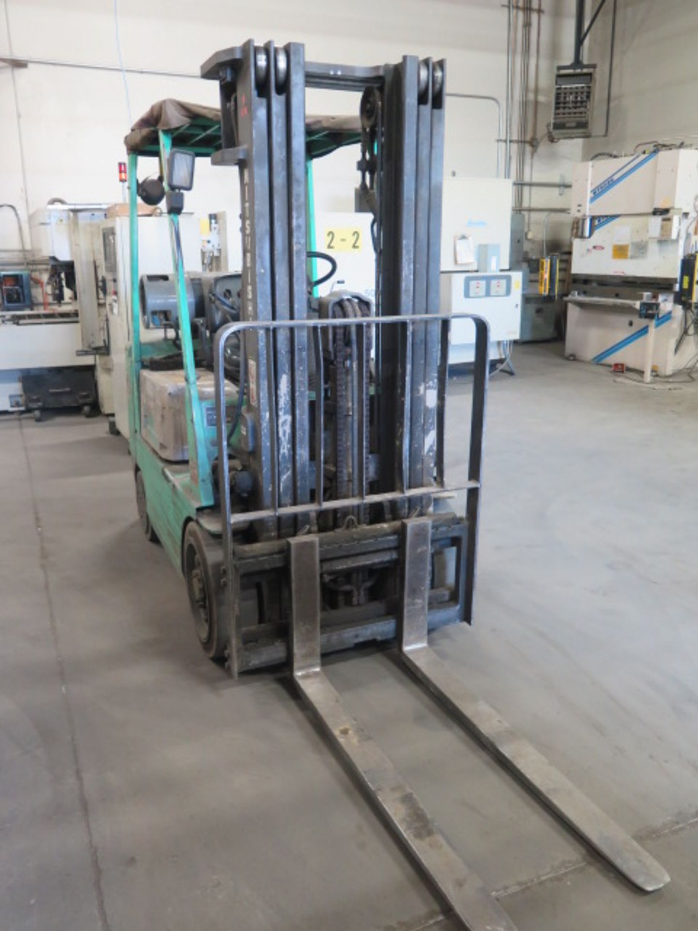 Mitsubishi FGC24 5000 Lb Cap LPG Forklift s/n AF82B-03825 w/ 3-Stage Mast, 190" Lift Height , Side - Image 5 of 9