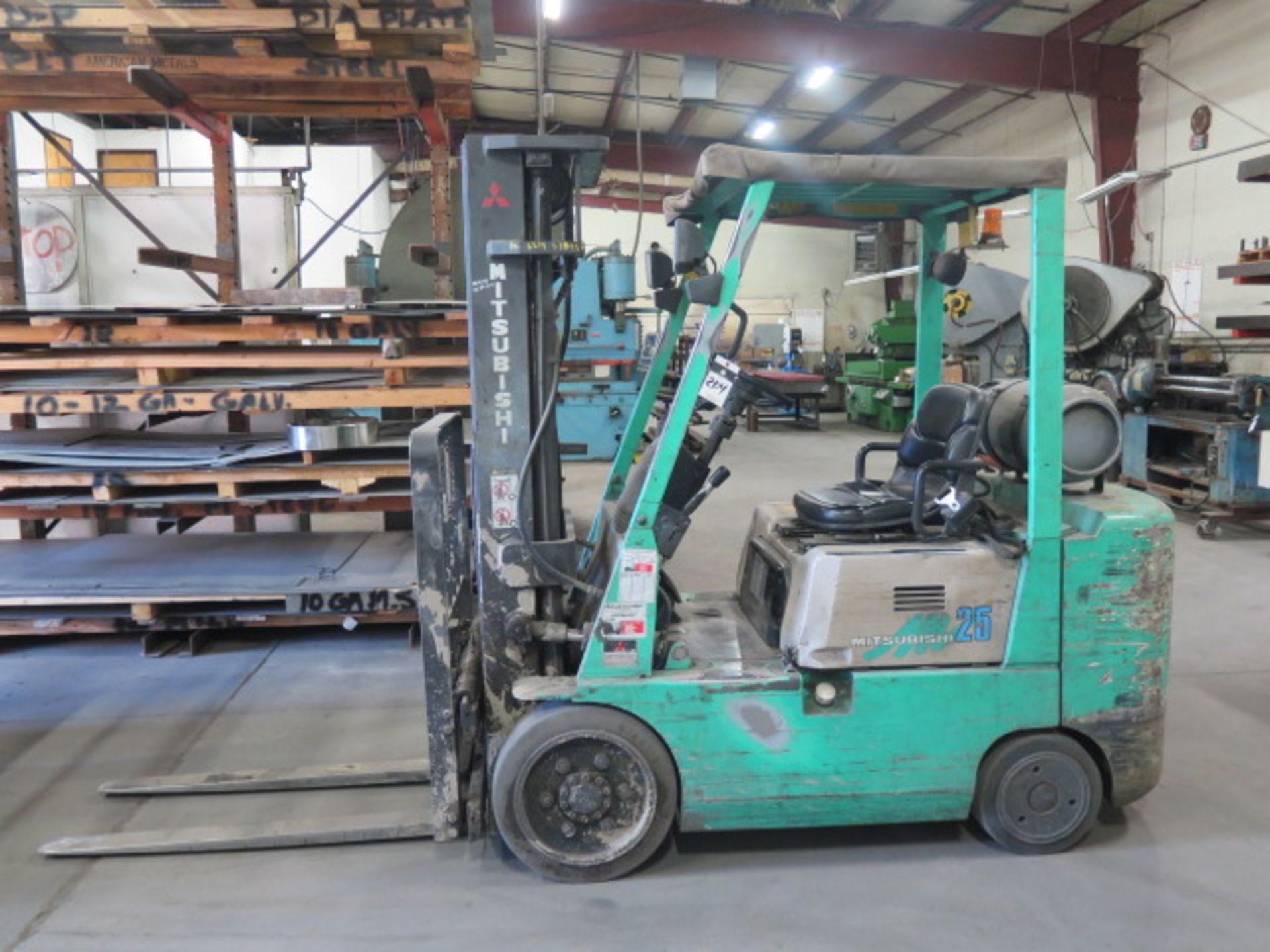 Mitsubishi FGC24 5000 Lb Cap LPG Forklift s/n AF82B-03825 w/ 3-Stage Mast, 190" Lift Height , Side