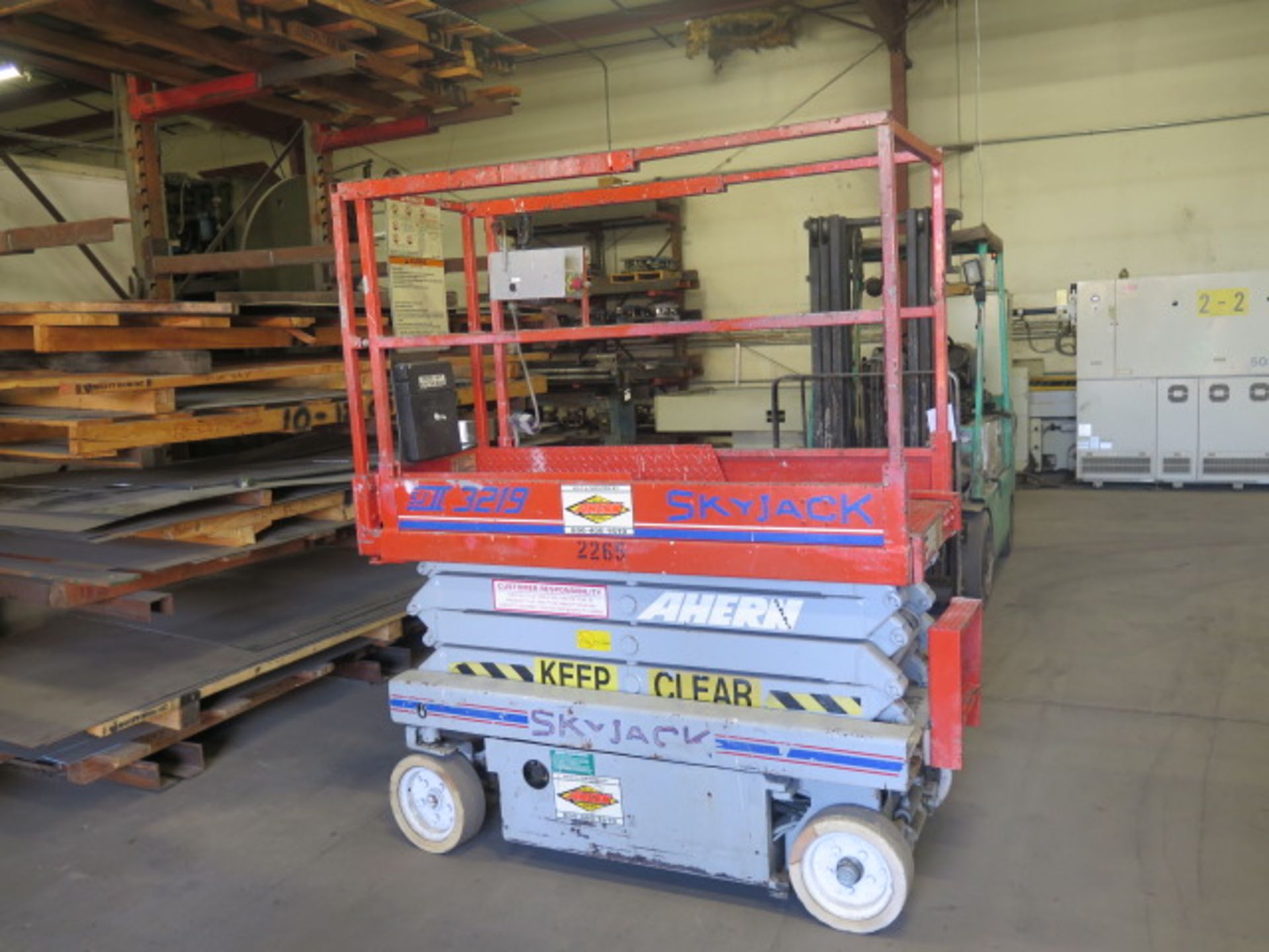 Skyjack mdl. SJ II 3219 Scissor Platform Lift w/500 Lb Cal, Built-In Charger - Image 3 of 8