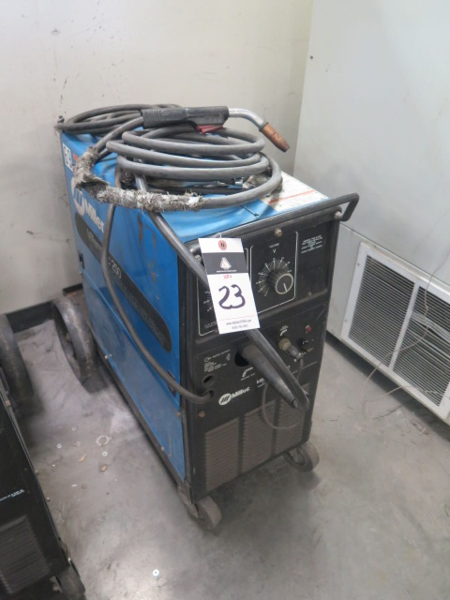 Miller Millermatic 250 CV-DC Arc welding Power Source and Wire Feeder s/n KD473155