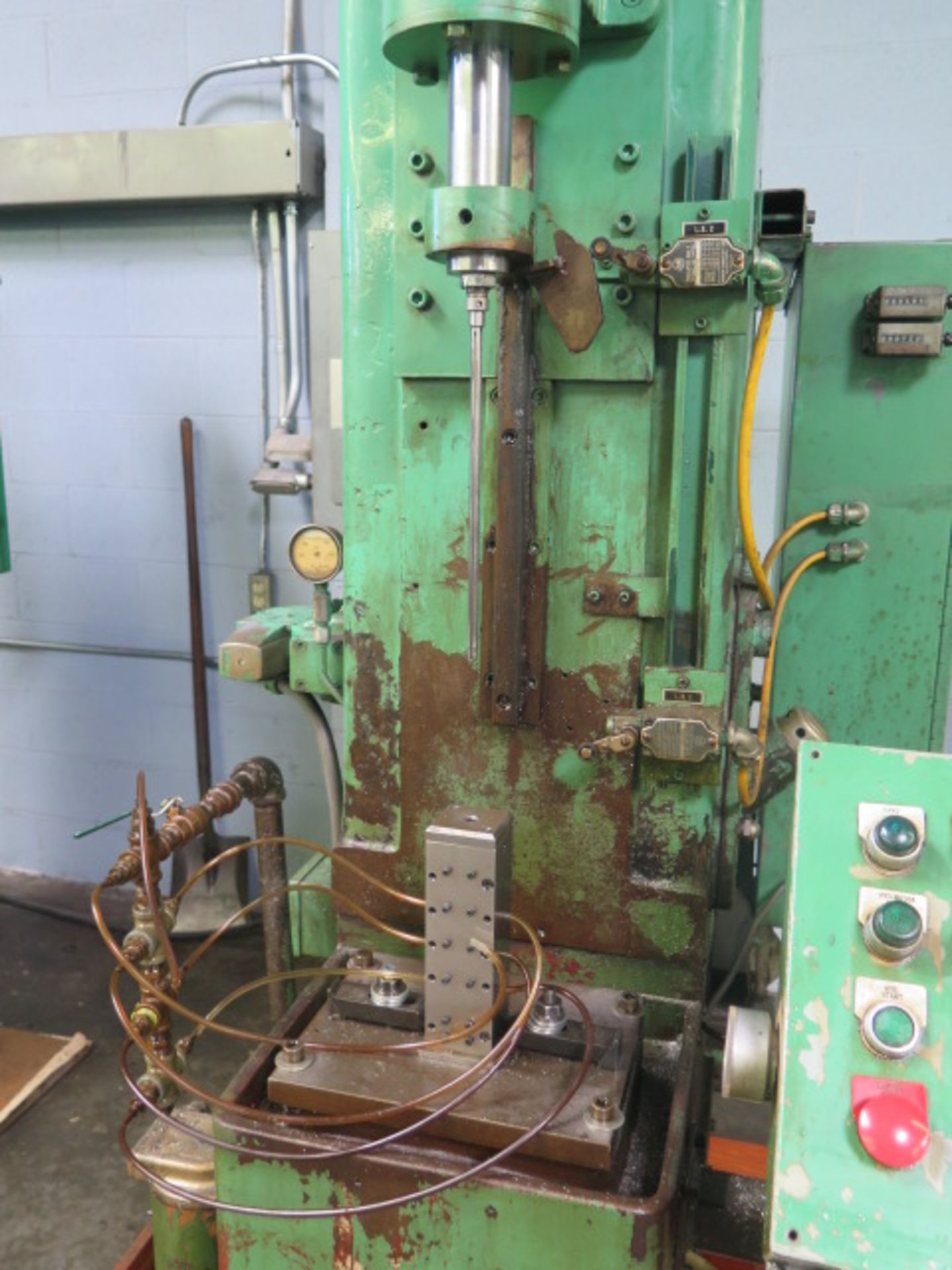 American Broach & Machine Type V-1 ½-4 4 Ton Hydraulic Vertical Broaching Machine s/n 2998 w/ 8” x - Image 4 of 7