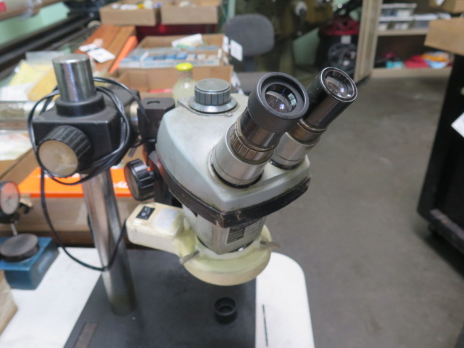 Stereo Microscope w/ Light Source - Image 2 of 3