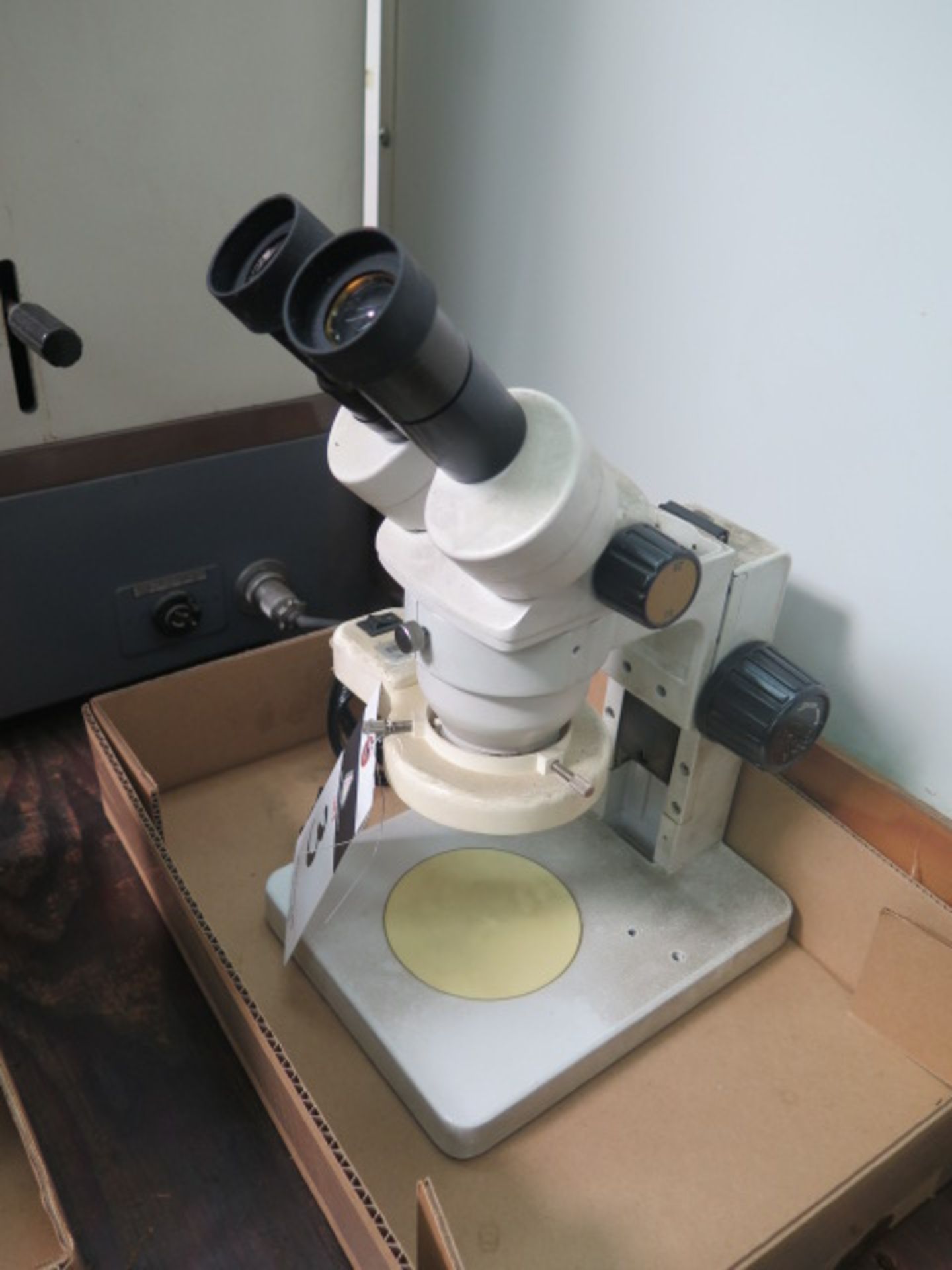 Wesco Stereo Microscope w/ Light Source - Image 2 of 3