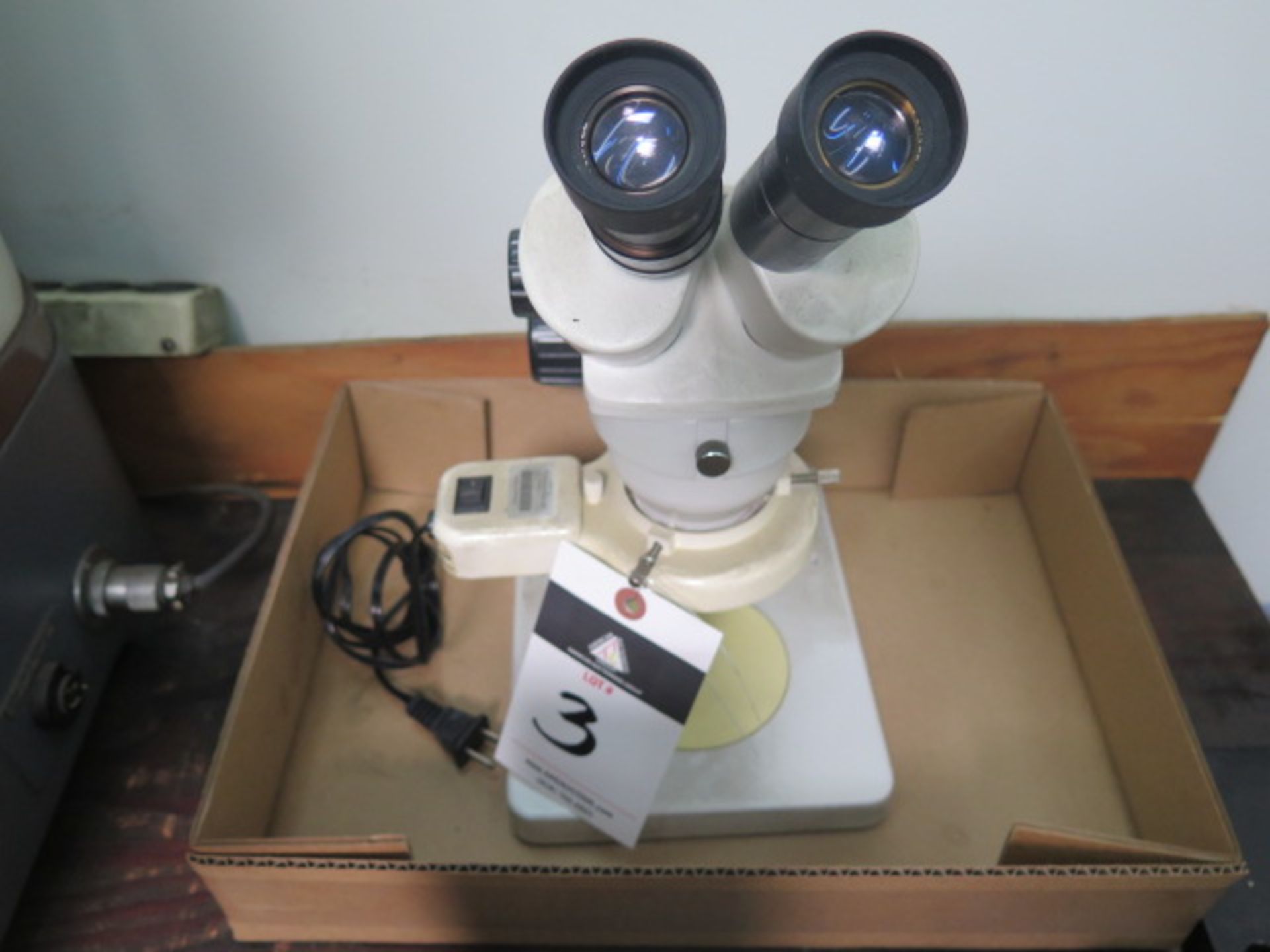 Wesco Stereo Microscope w/ Light Source