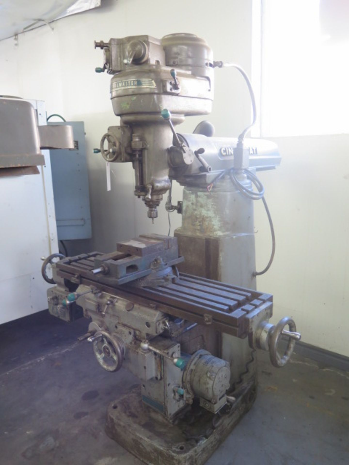 Cincinnati "Toolmaster" Vertical Mill w/ Dial Change RPM, Power Feeds. 10" x 42" Table. 6" Angle-Loc - Bild 2 aus 8