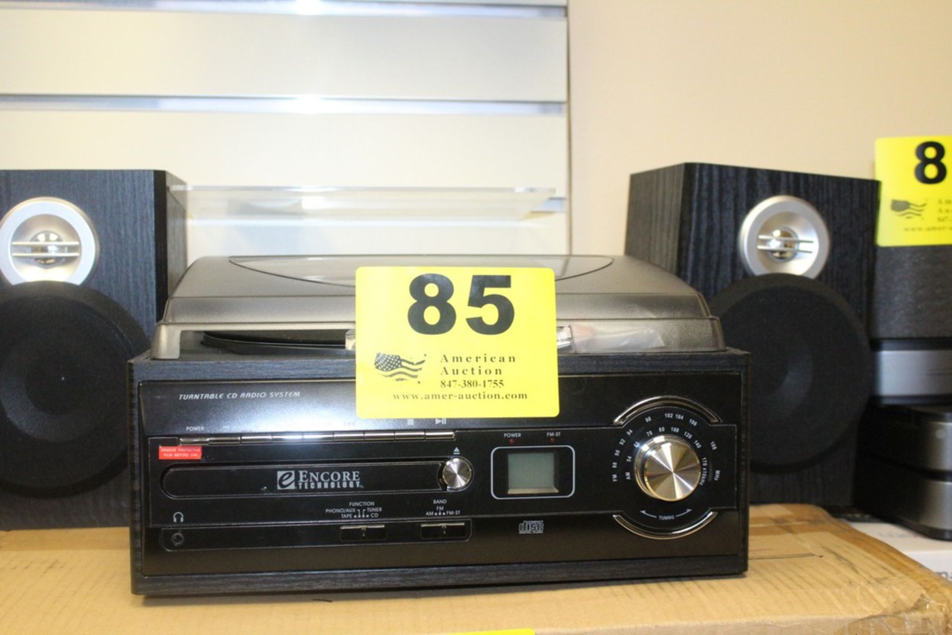 ENCORE TECHNOLOGY MODEL 9282CMO CD PLAYER WITH TURNTABLE, CASSETTE, STEREO AM/FM RADIO AND SPEAKERS