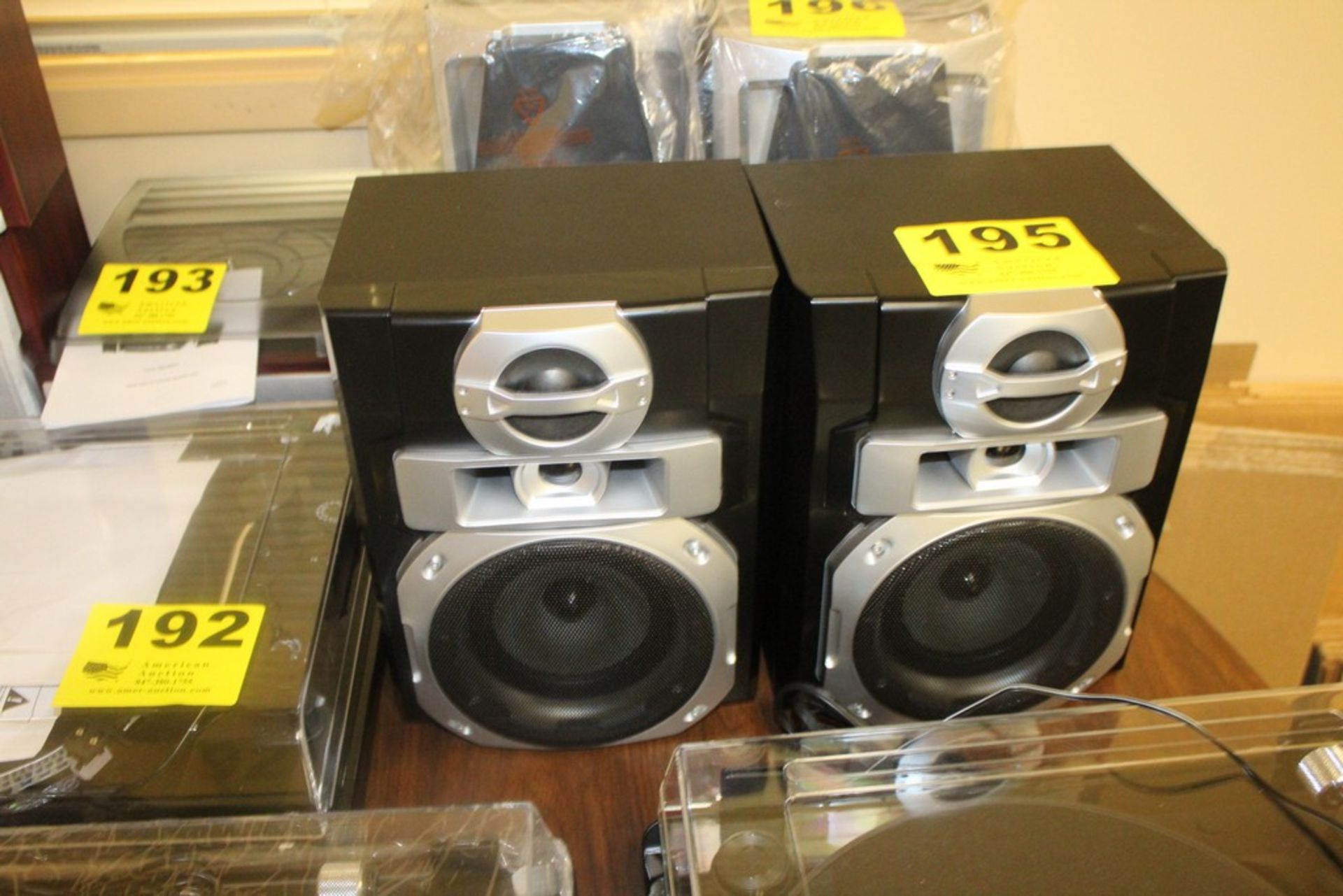 (2) SPEAKERS WITH SUBWOOFER