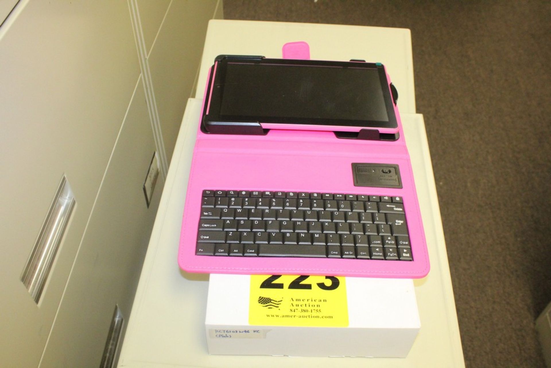 ELECTRO BRAND MODEL RKT6773W22K8 10" TABLET WITH KEYBOARD AND CARRYING CASE